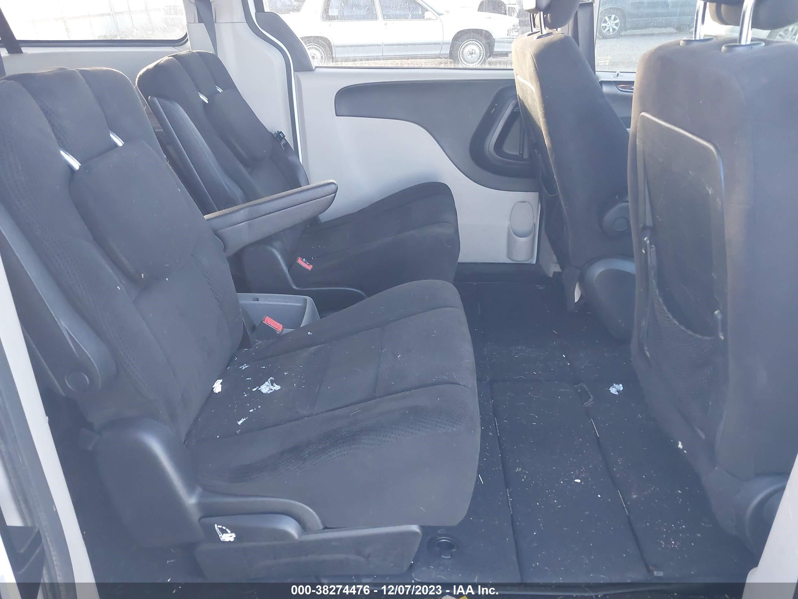 Photo 7 VIN: 2C4RDGBG7ER104710 - DODGE CARAVAN 