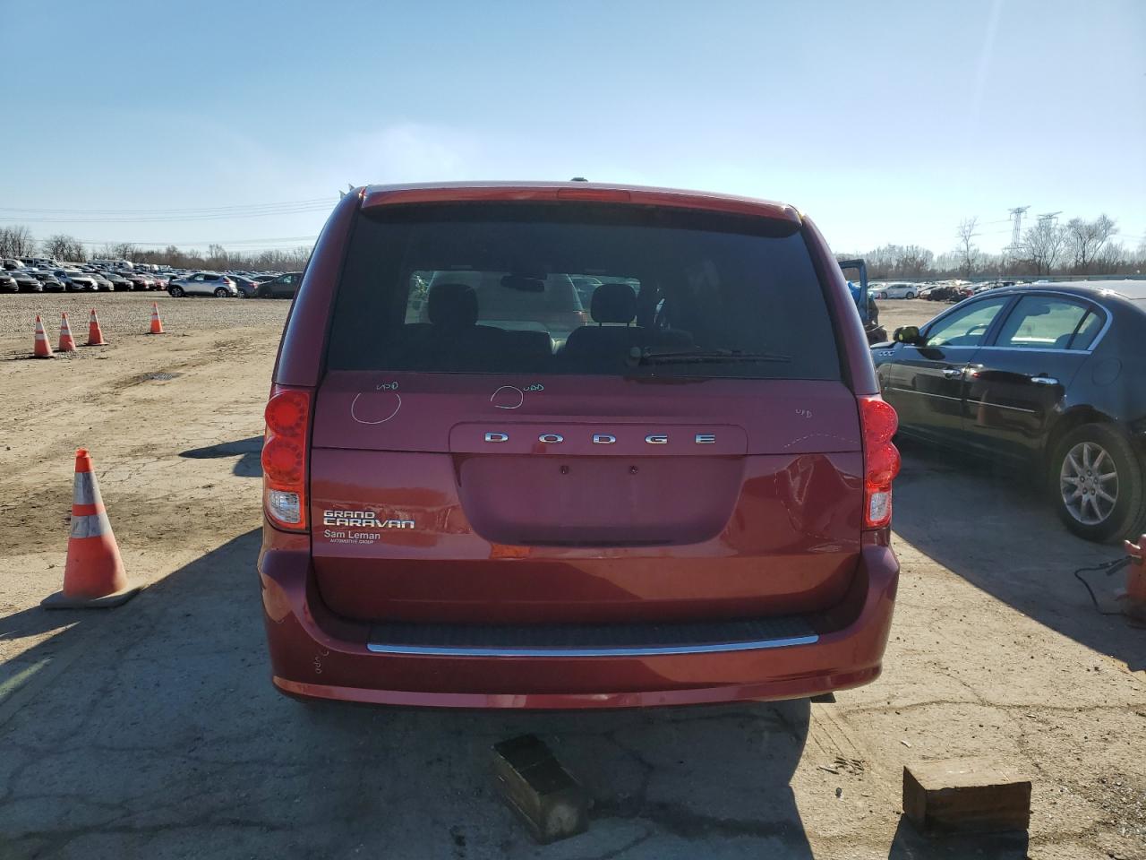 Photo 5 VIN: 2C4RDGBG7FR685482 - DODGE CARAVAN 