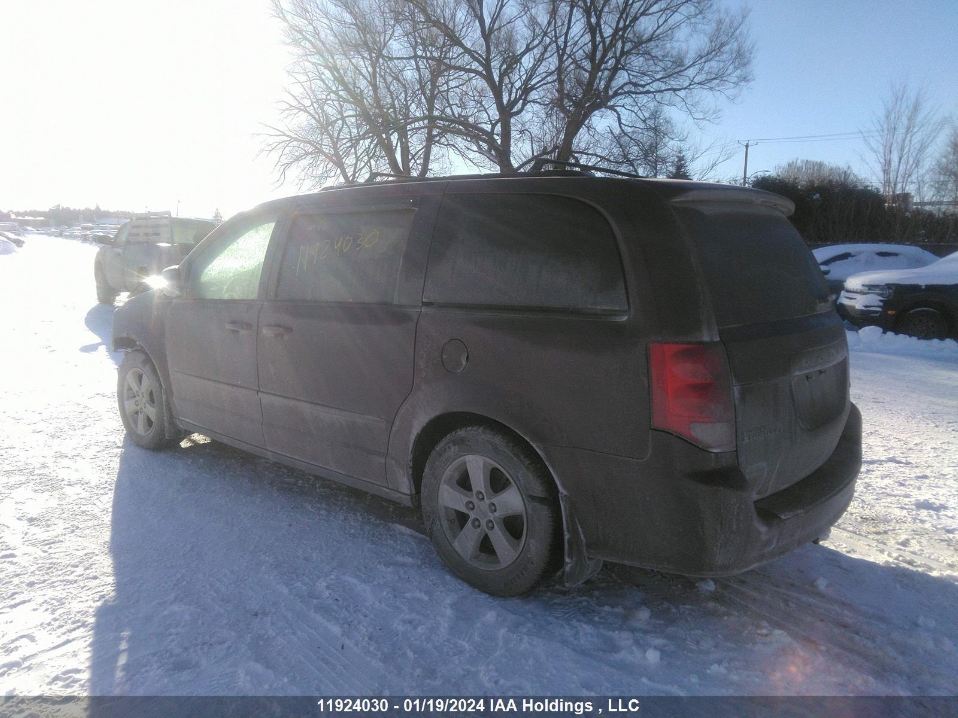 Photo 2 VIN: 2C4RDGBG7HR556595 - DODGE CARAVAN 