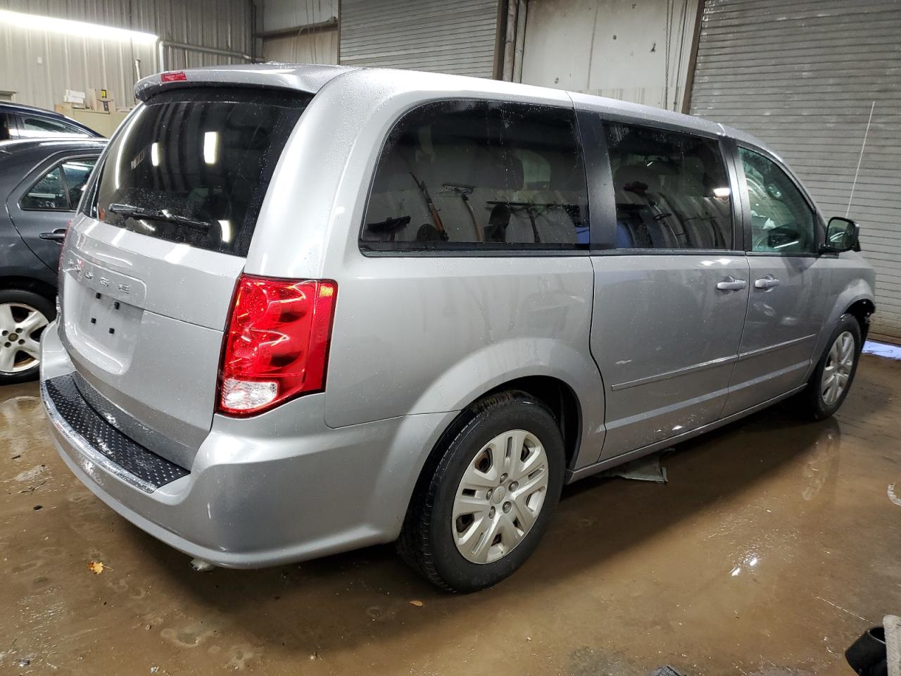 Photo 2 VIN: 2C4RDGBG7HR568682 - DODGE CARAVAN 