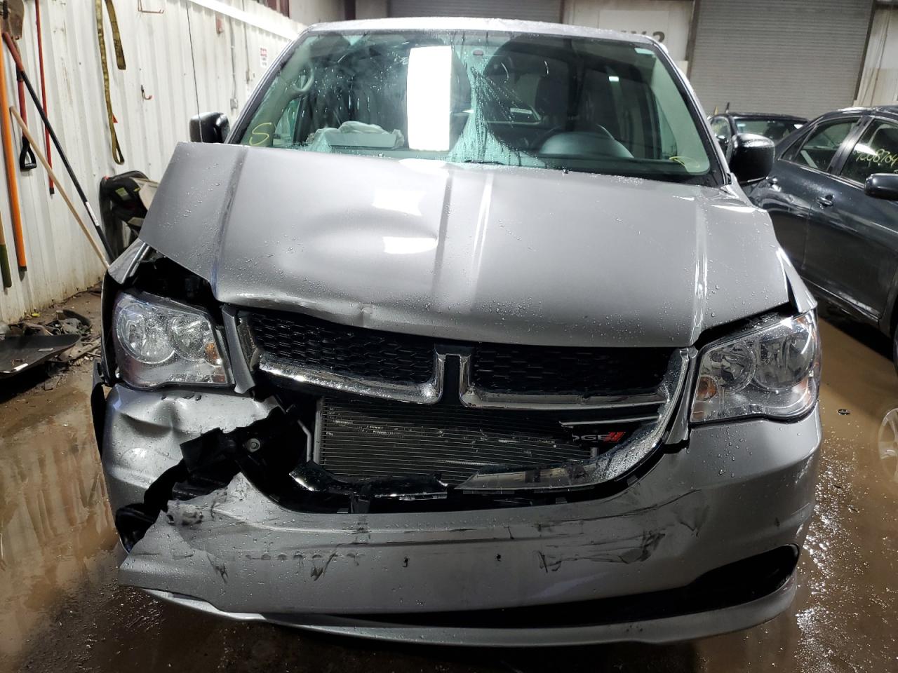 Photo 4 VIN: 2C4RDGBG7HR568682 - DODGE CARAVAN 