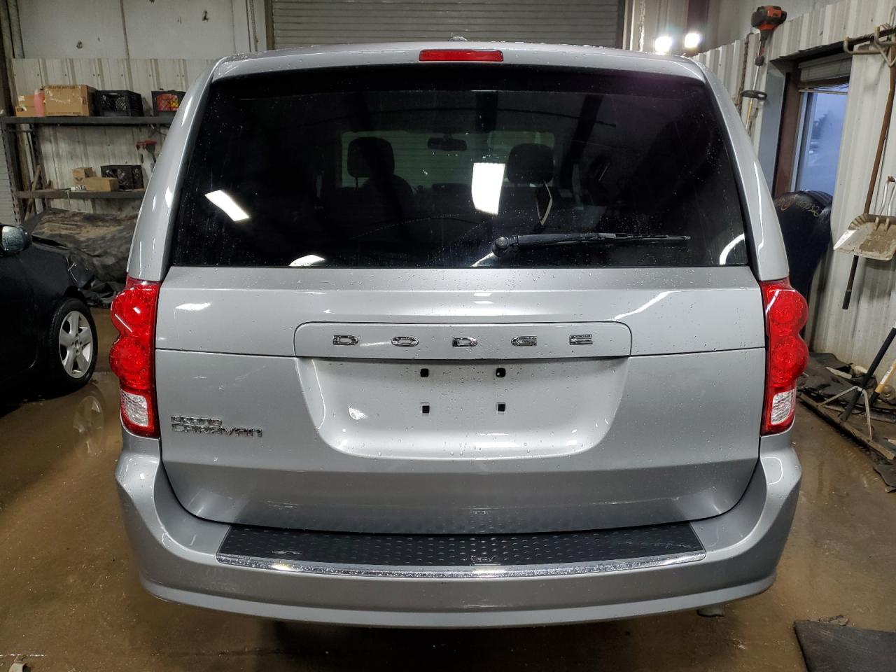 Photo 5 VIN: 2C4RDGBG7HR568682 - DODGE CARAVAN 