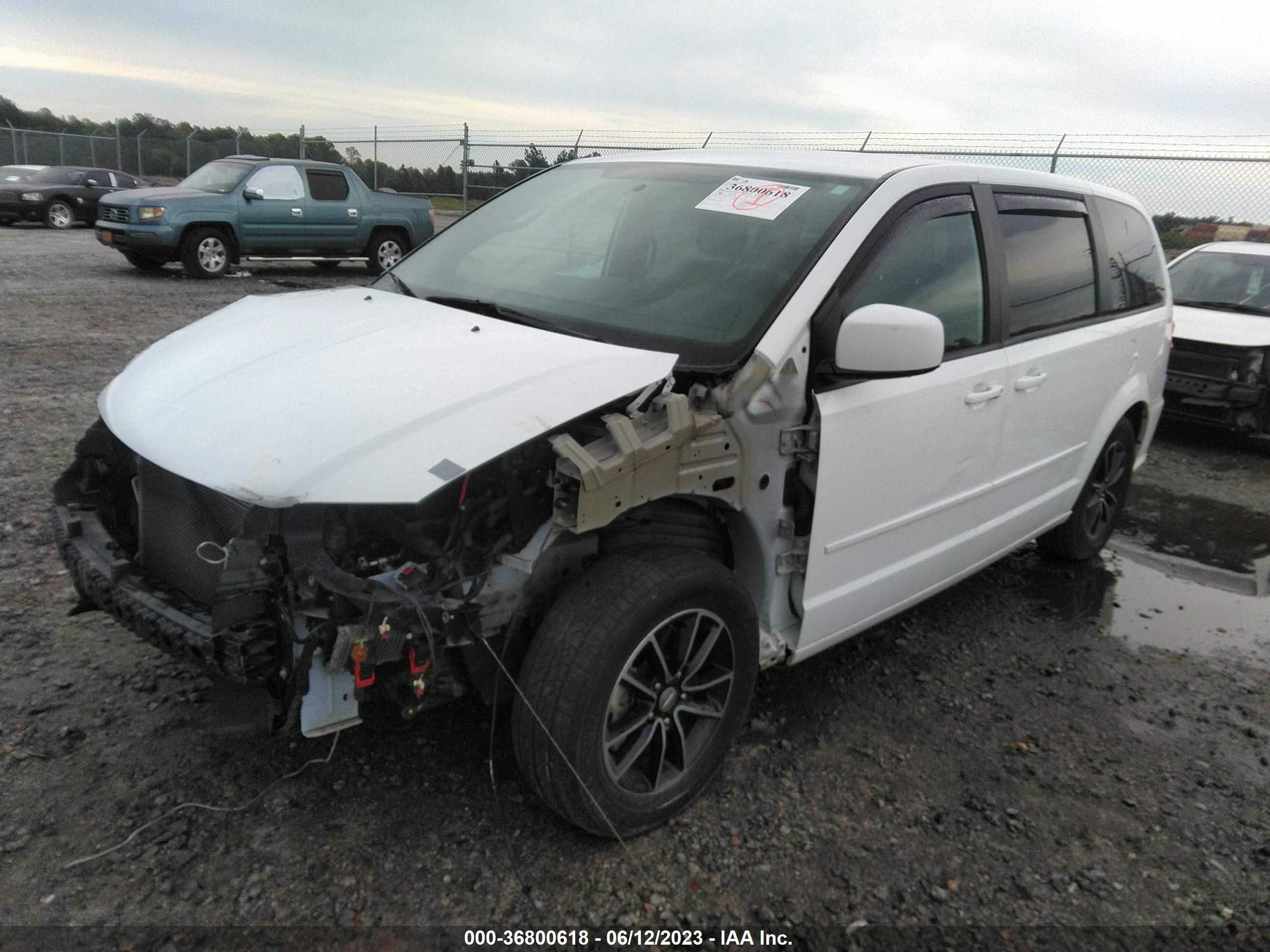 Photo 1 VIN: 2C4RDGBG7HR636866 - DODGE CARAVAN 