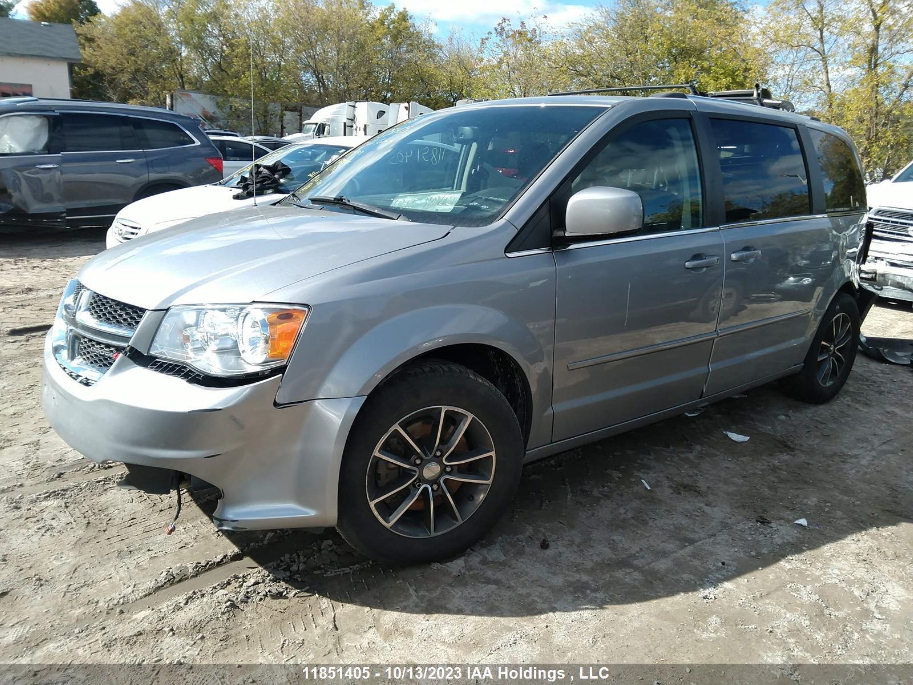 Photo 1 VIN: 2C4RDGBG7HR880100 - DODGE CARAVAN 