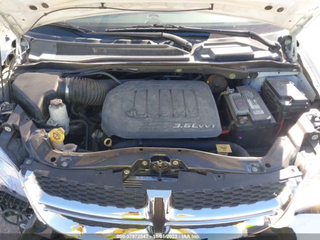 Photo 9 VIN: 2C4RDGBG7JR143498 - DODGE GRAND CARAVAN 