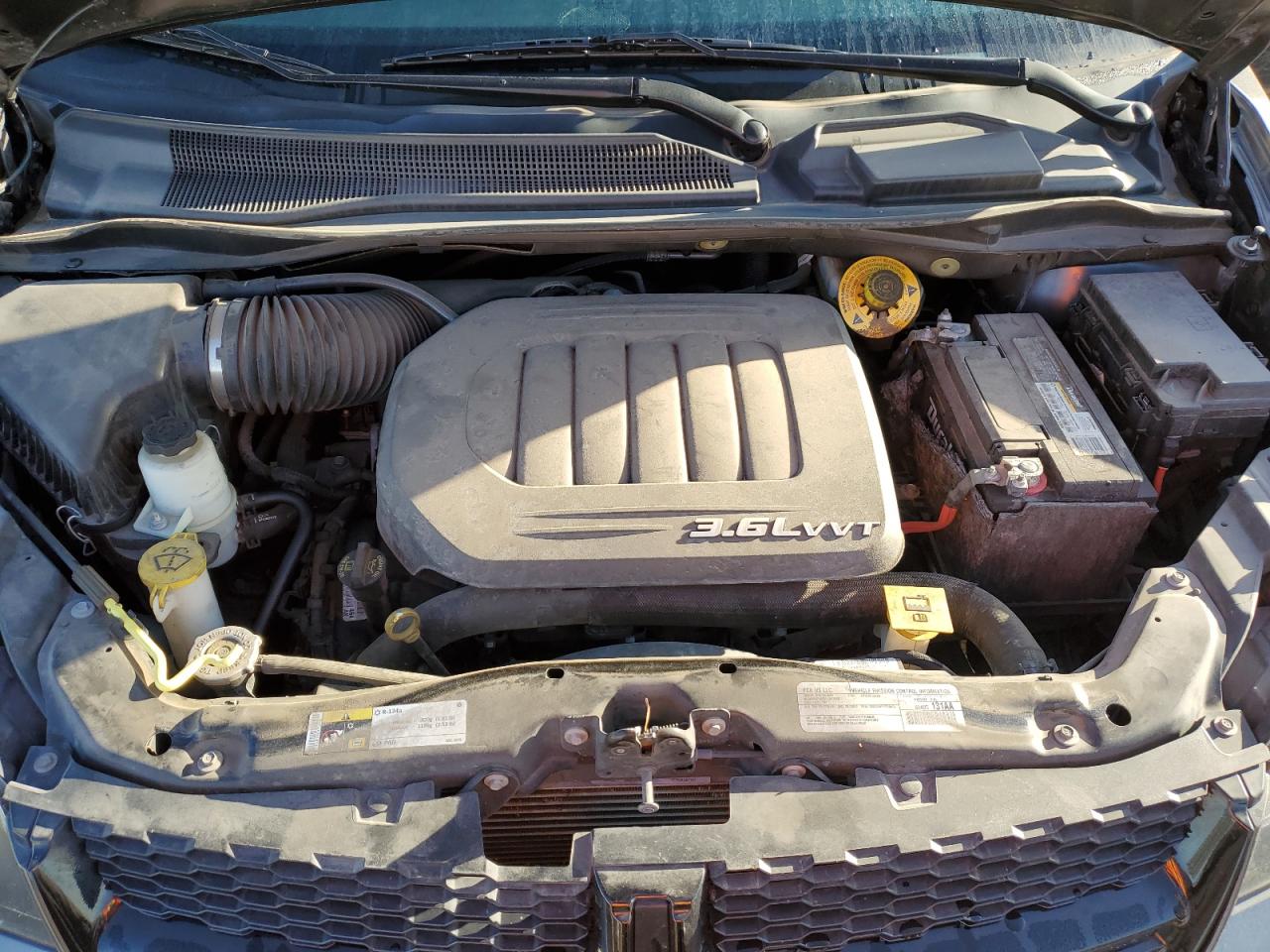 Photo 11 VIN: 2C4RDGBG7JR200072 - DODGE CARAVAN 