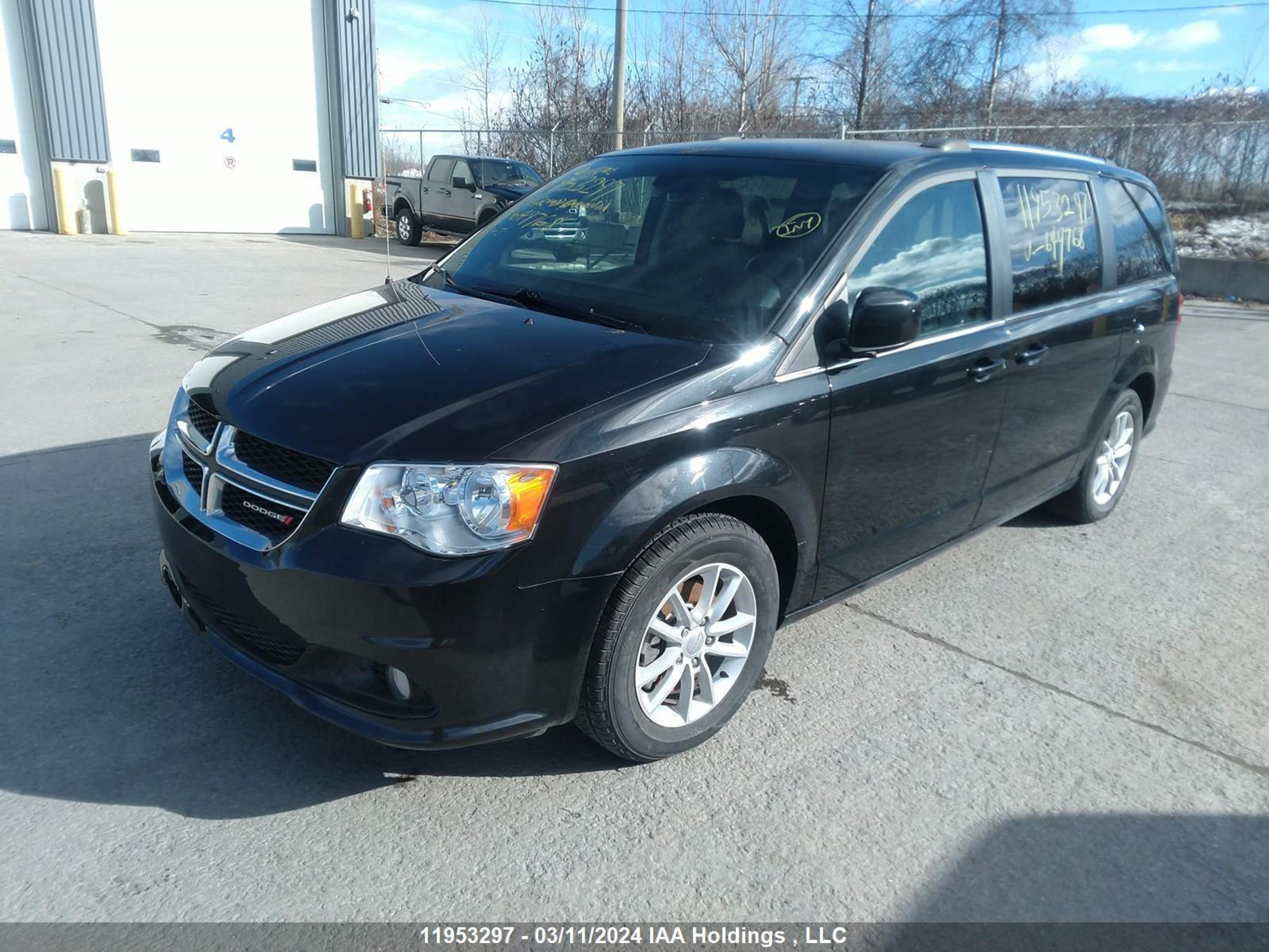 Photo 1 VIN: 2C4RDGBG7KR649768 - DODGE CARAVAN 