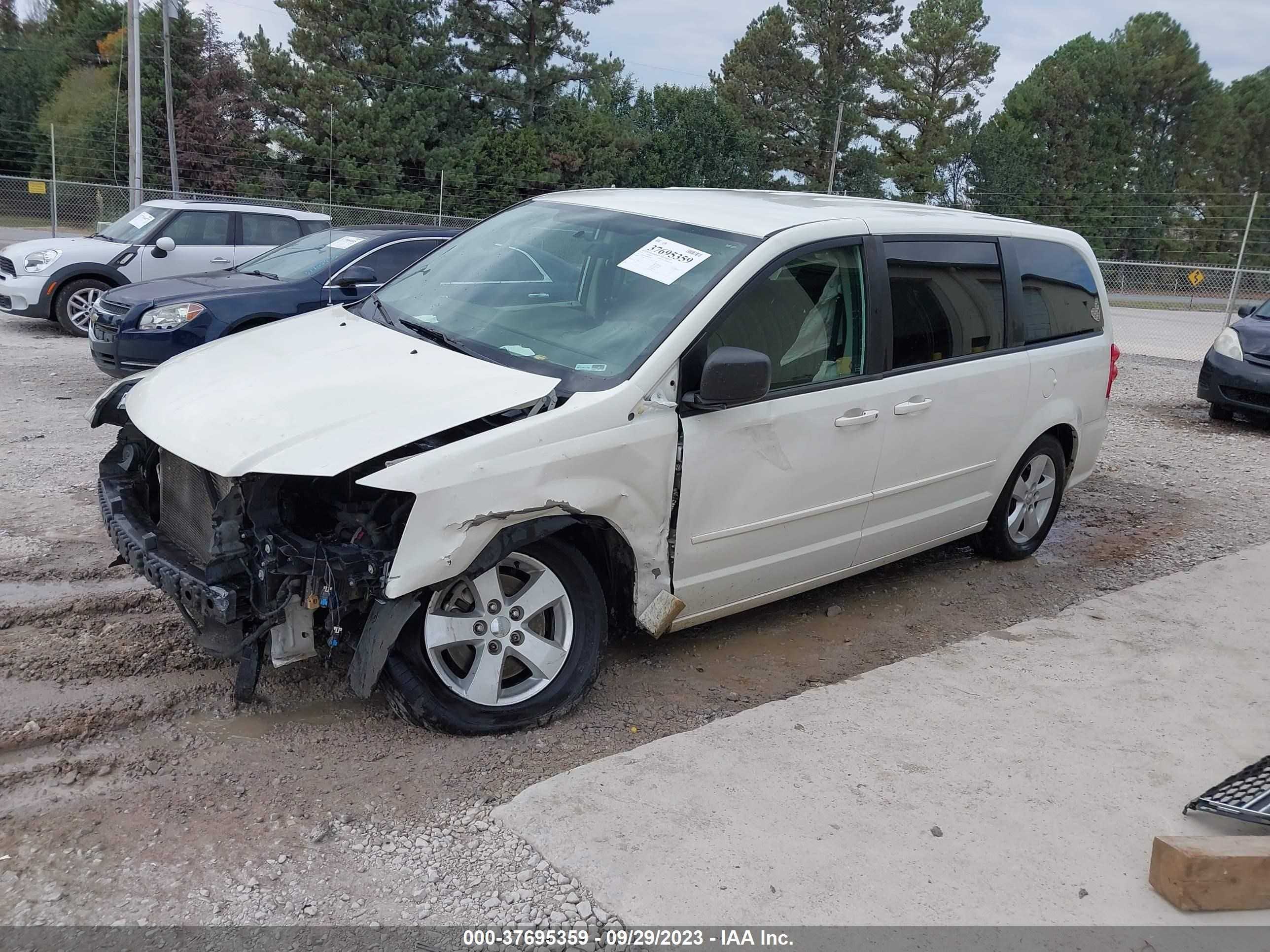 Photo 1 VIN: 2C4RDGBG8DR543543 - DODGE CARAVAN 