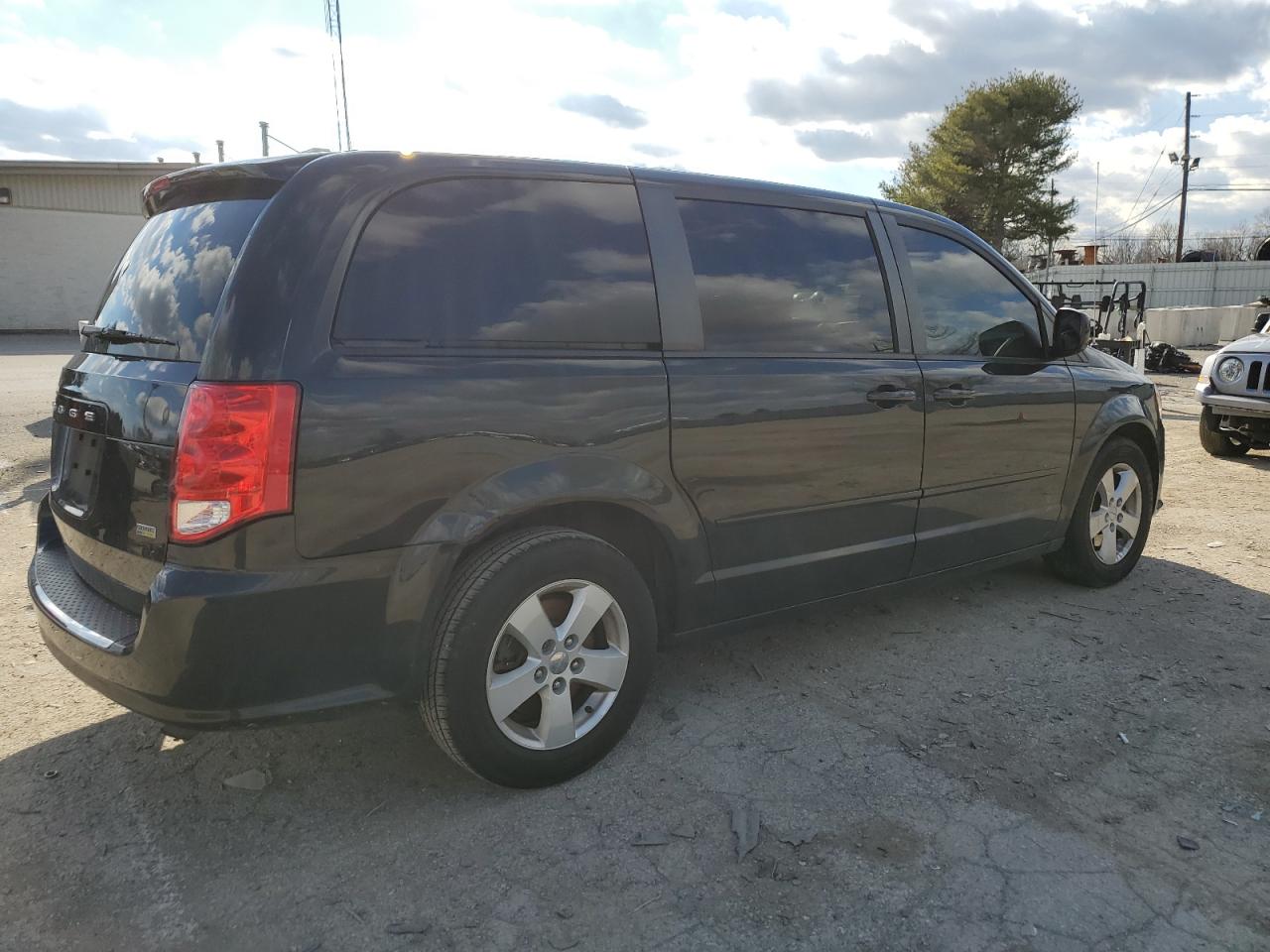 Photo 2 VIN: 2C4RDGBG8DR609539 - DODGE CARAVAN 