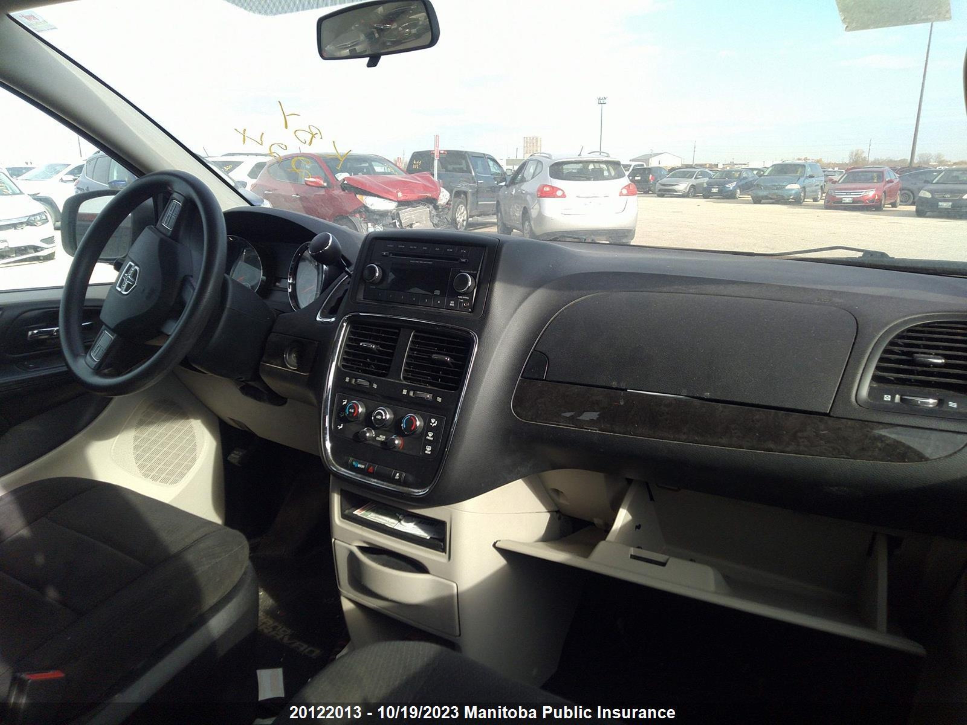 Photo 4 VIN: 2C4RDGBG8DR688887 - DODGE CARAVAN 