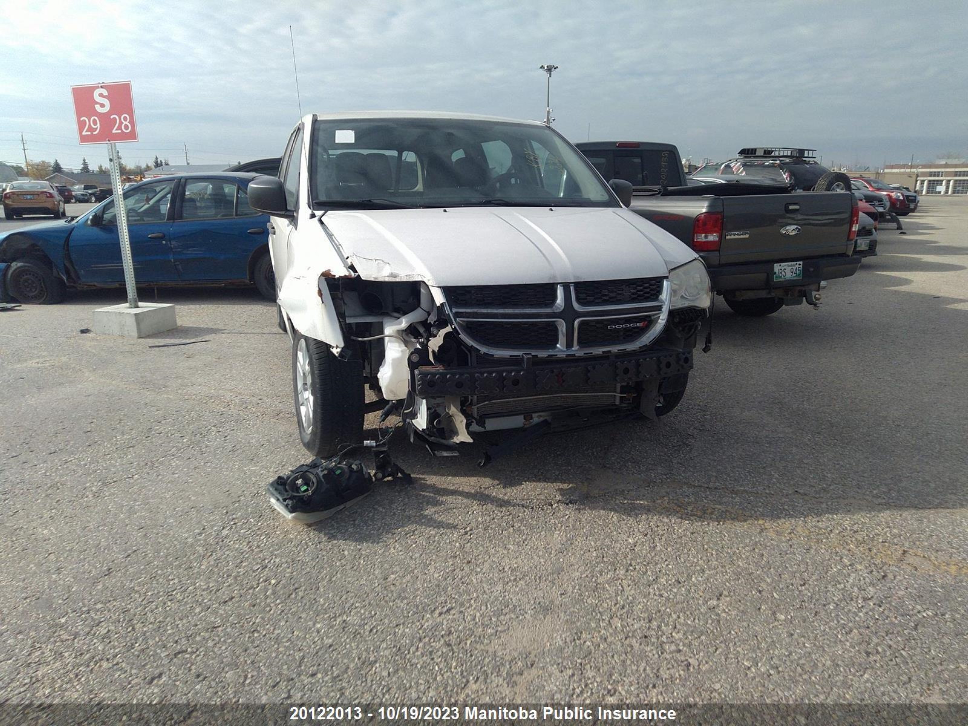 Photo 5 VIN: 2C4RDGBG8DR688887 - DODGE CARAVAN 