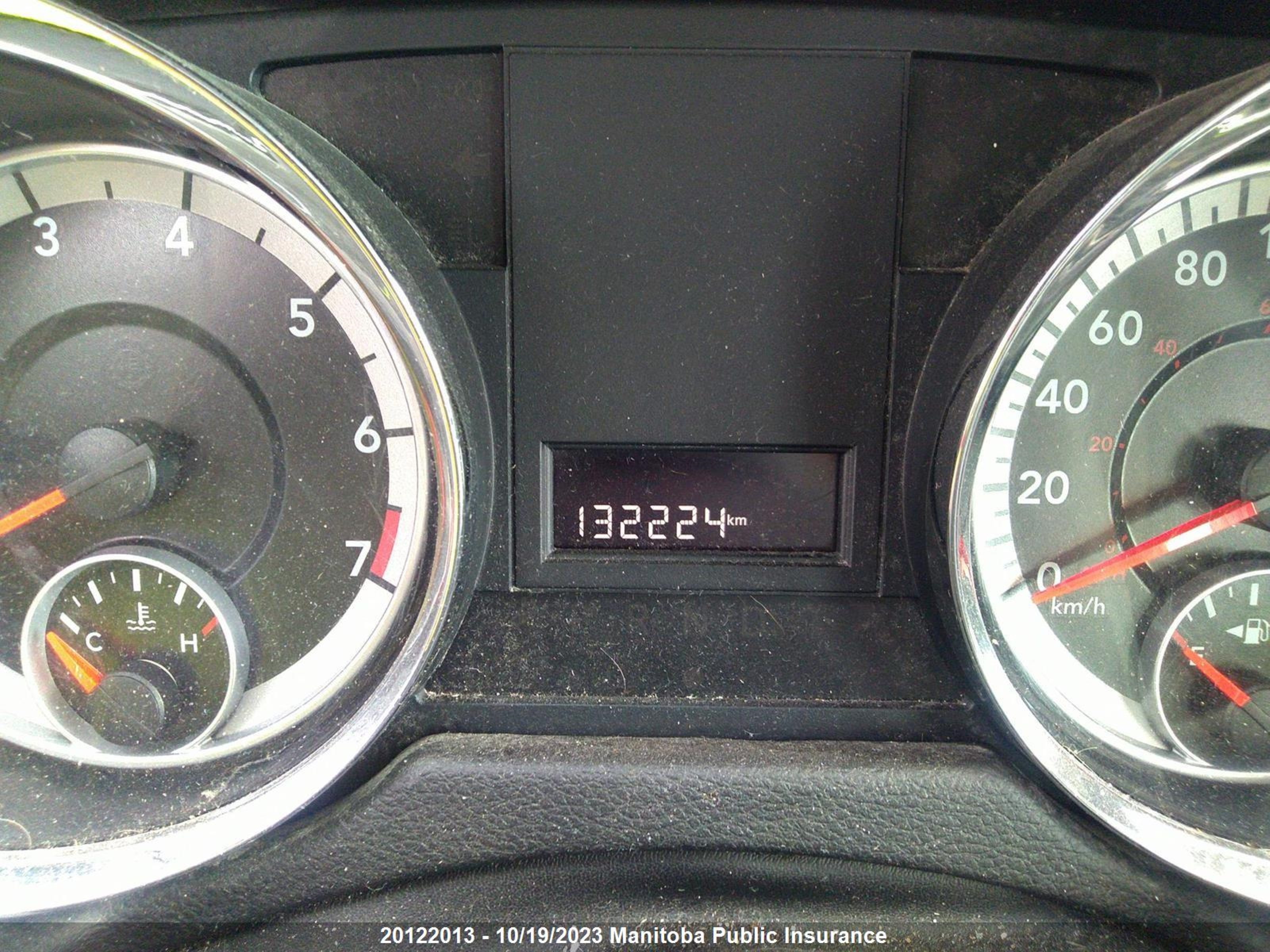 Photo 6 VIN: 2C4RDGBG8DR688887 - DODGE CARAVAN 