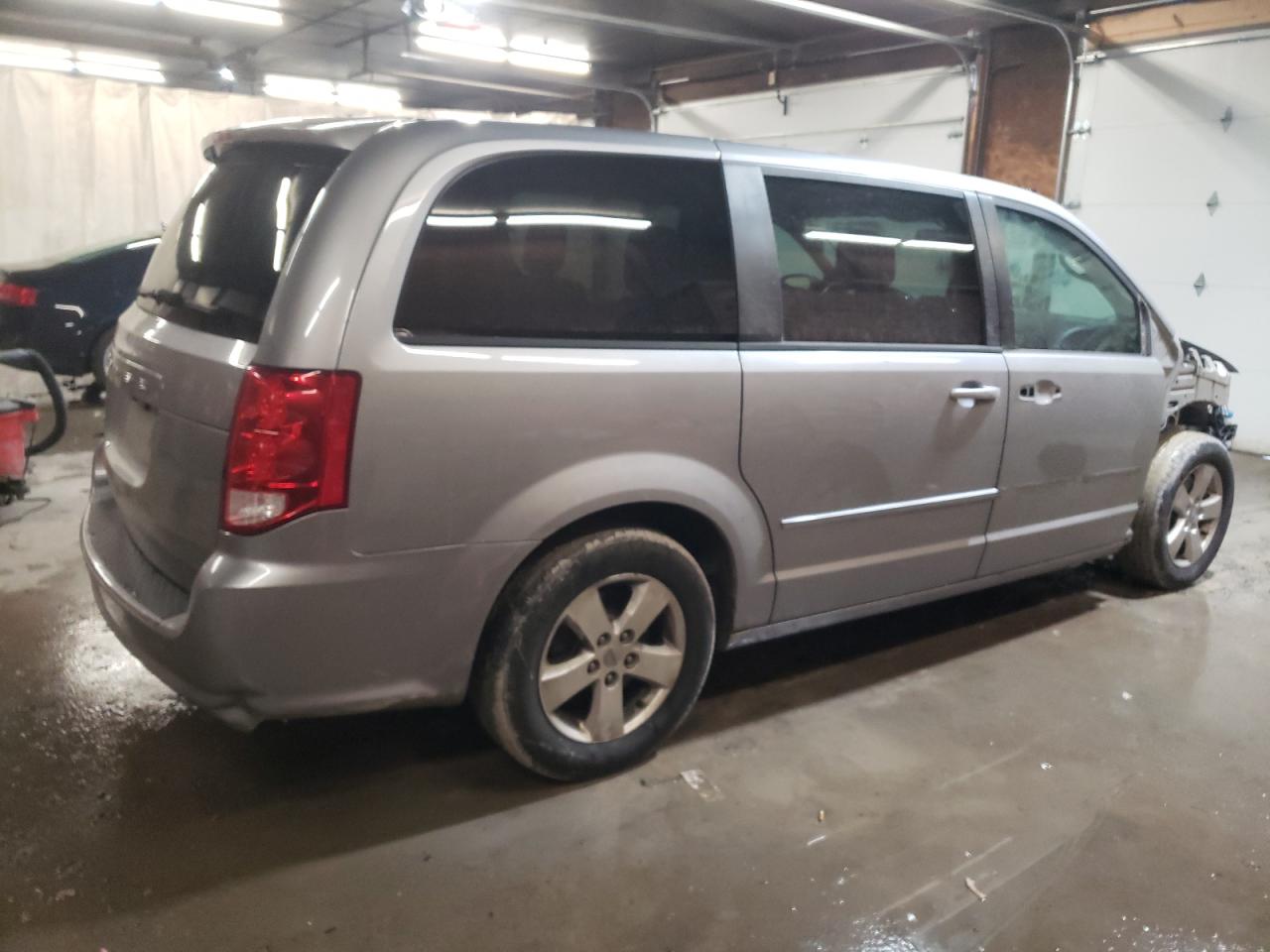 Photo 2 VIN: 2C4RDGBG8DR695094 - DODGE CARAVAN 