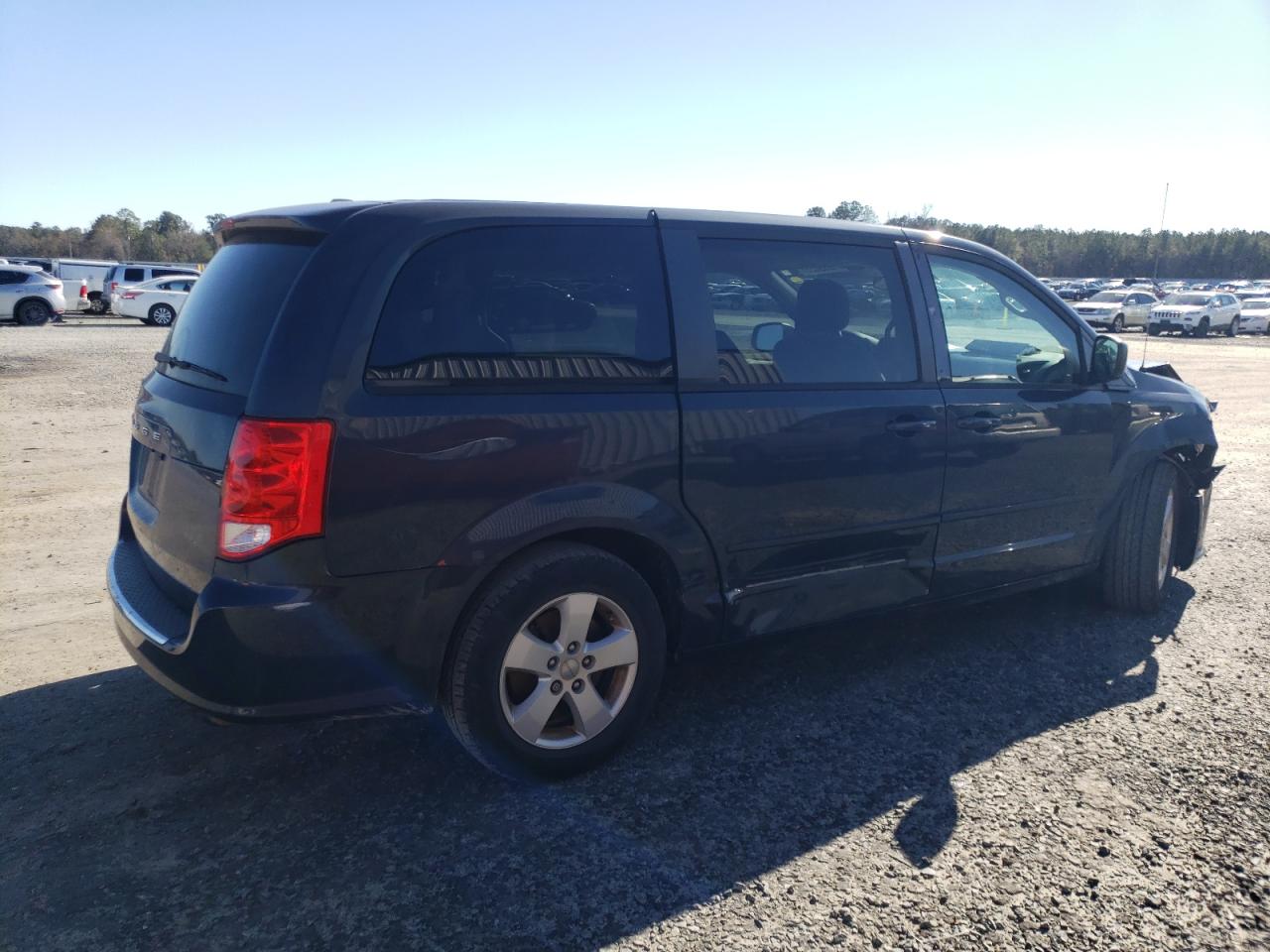 Photo 2 VIN: 2C4RDGBG8DR800670 - DODGE CARAVAN 