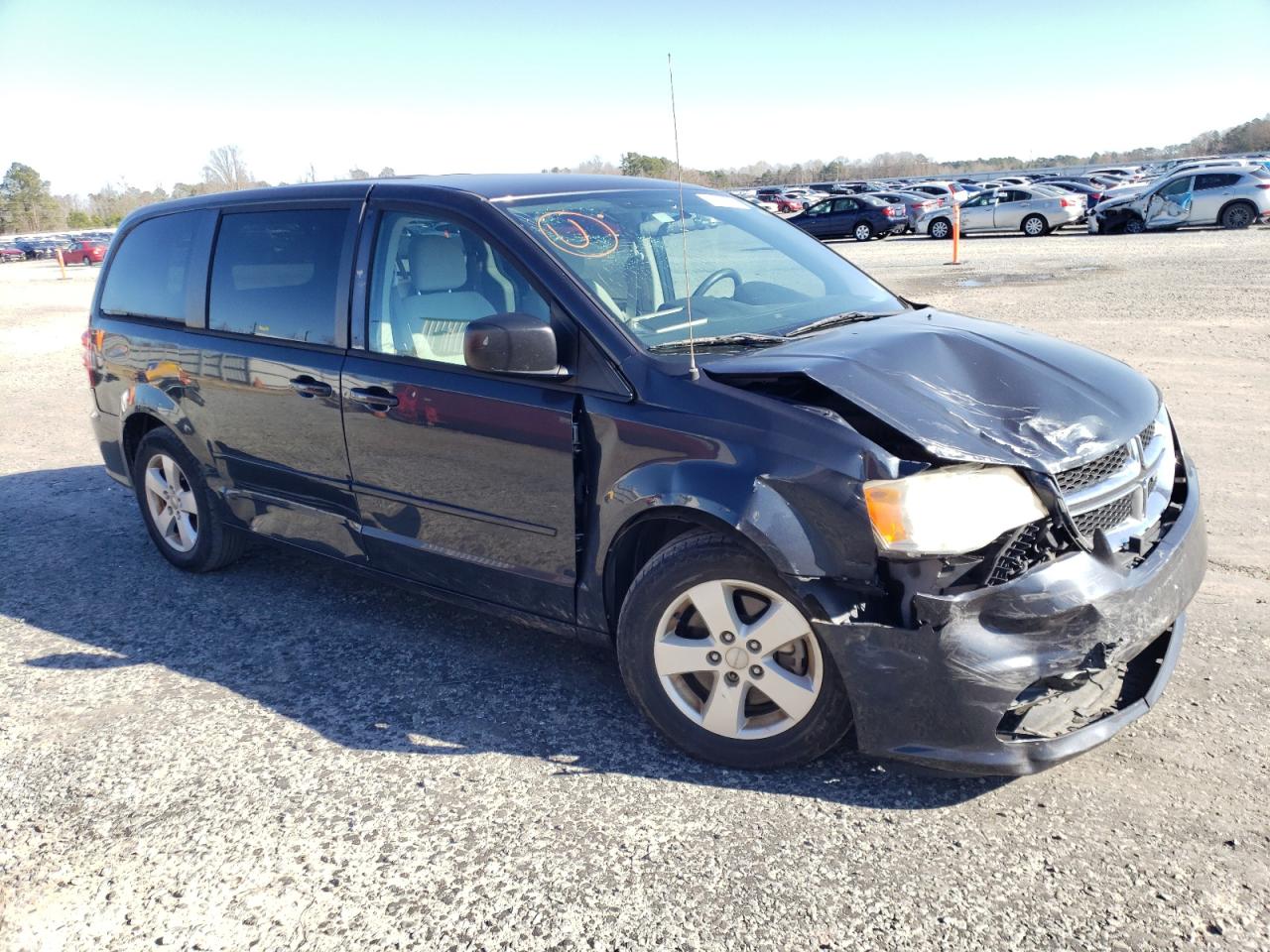 Photo 3 VIN: 2C4RDGBG8DR800670 - DODGE CARAVAN 