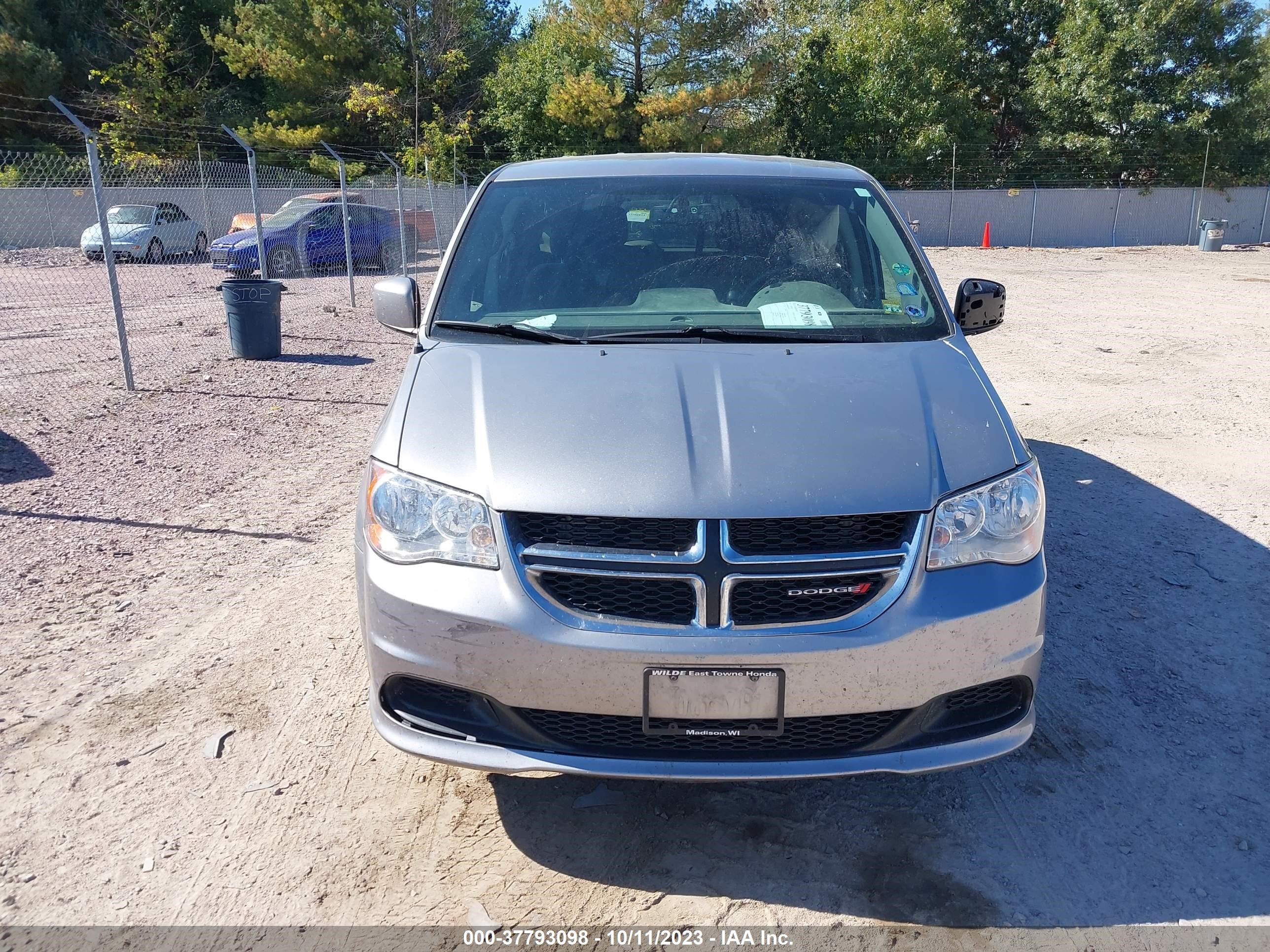 Photo 11 VIN: 2C4RDGBG8GR276571 - DODGE CARAVAN 