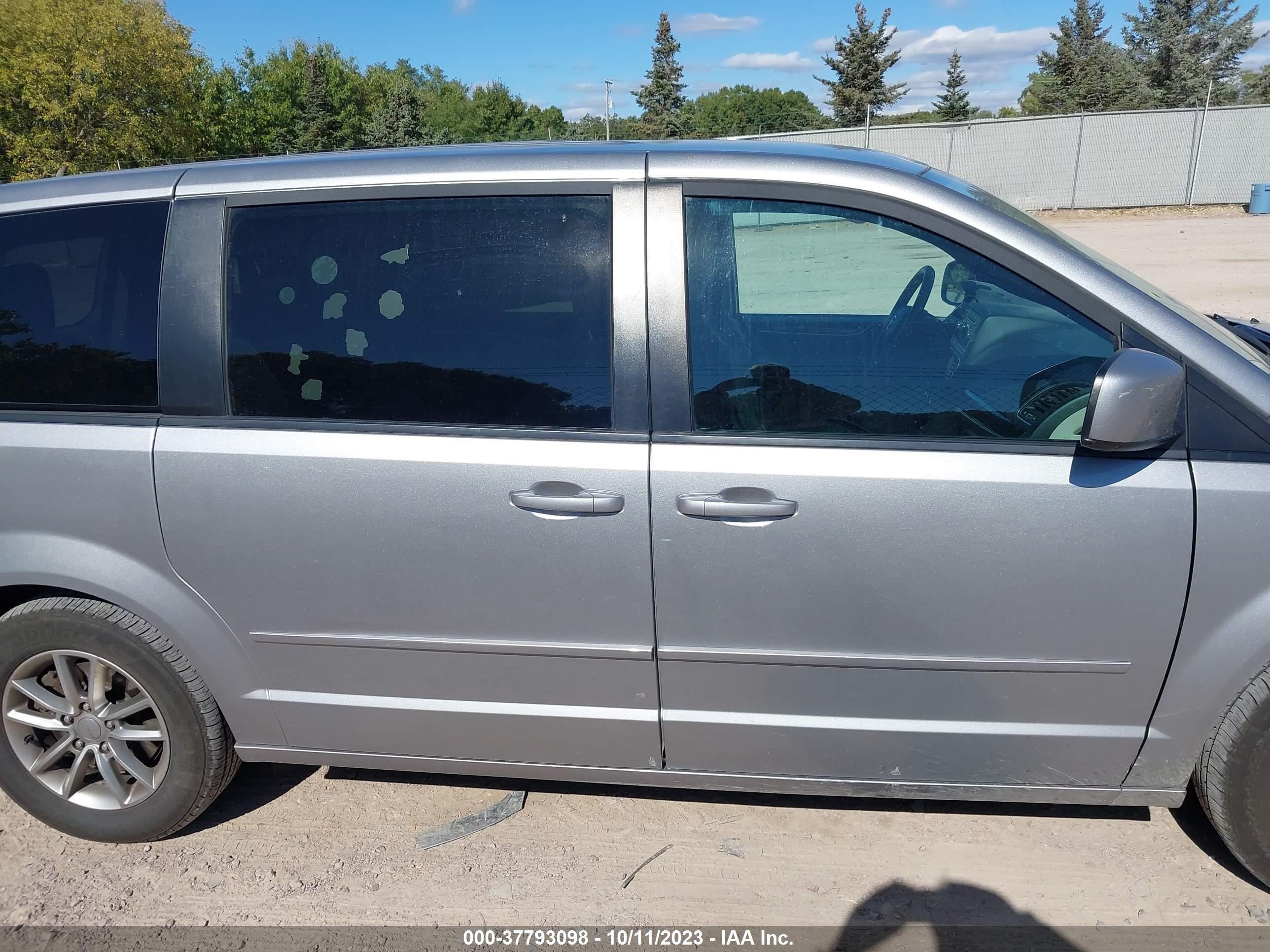 Photo 12 VIN: 2C4RDGBG8GR276571 - DODGE CARAVAN 