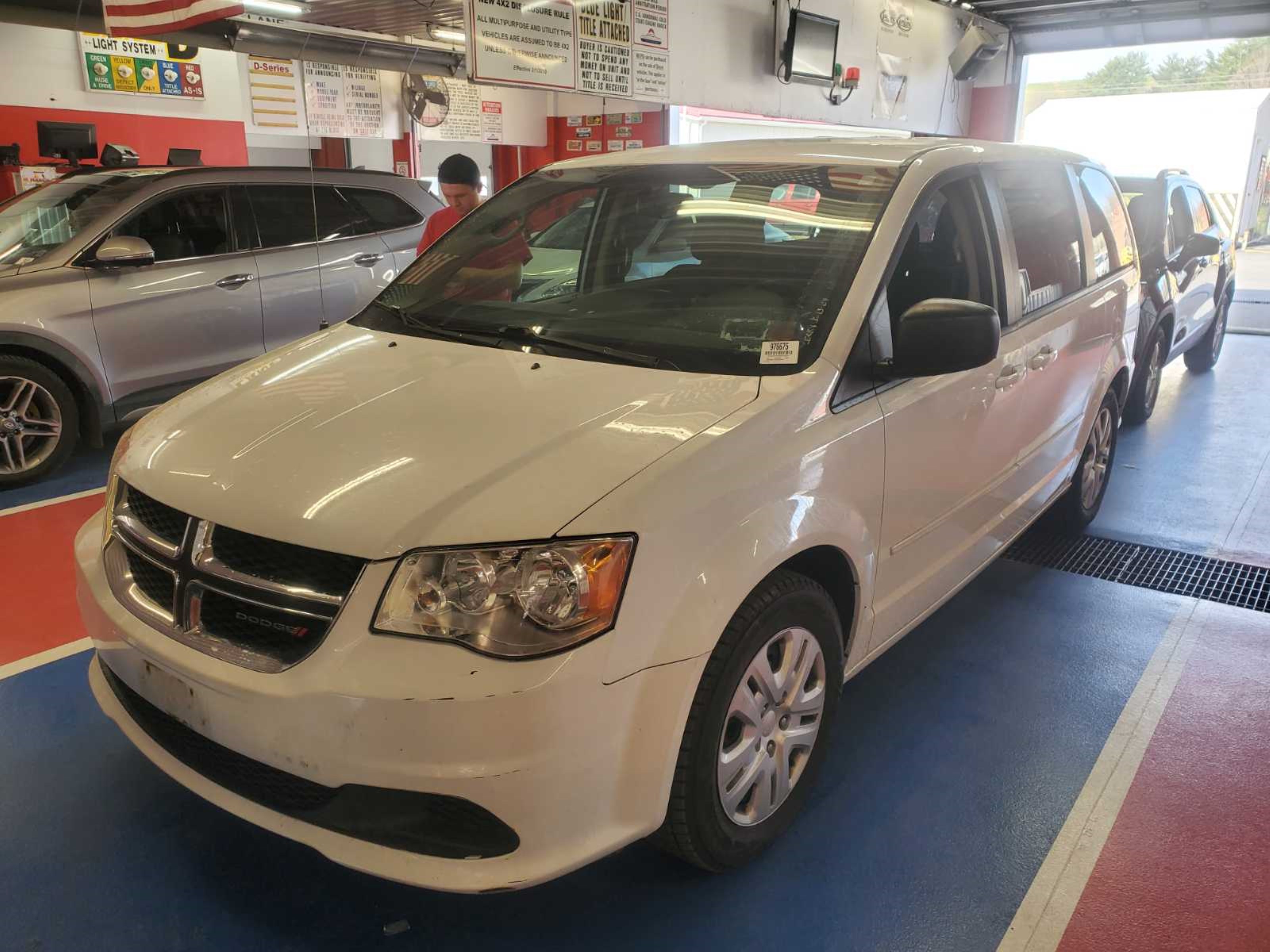 Photo 18 VIN: 2C4RDGBG8HR798392 - DODGE CARAVAN 