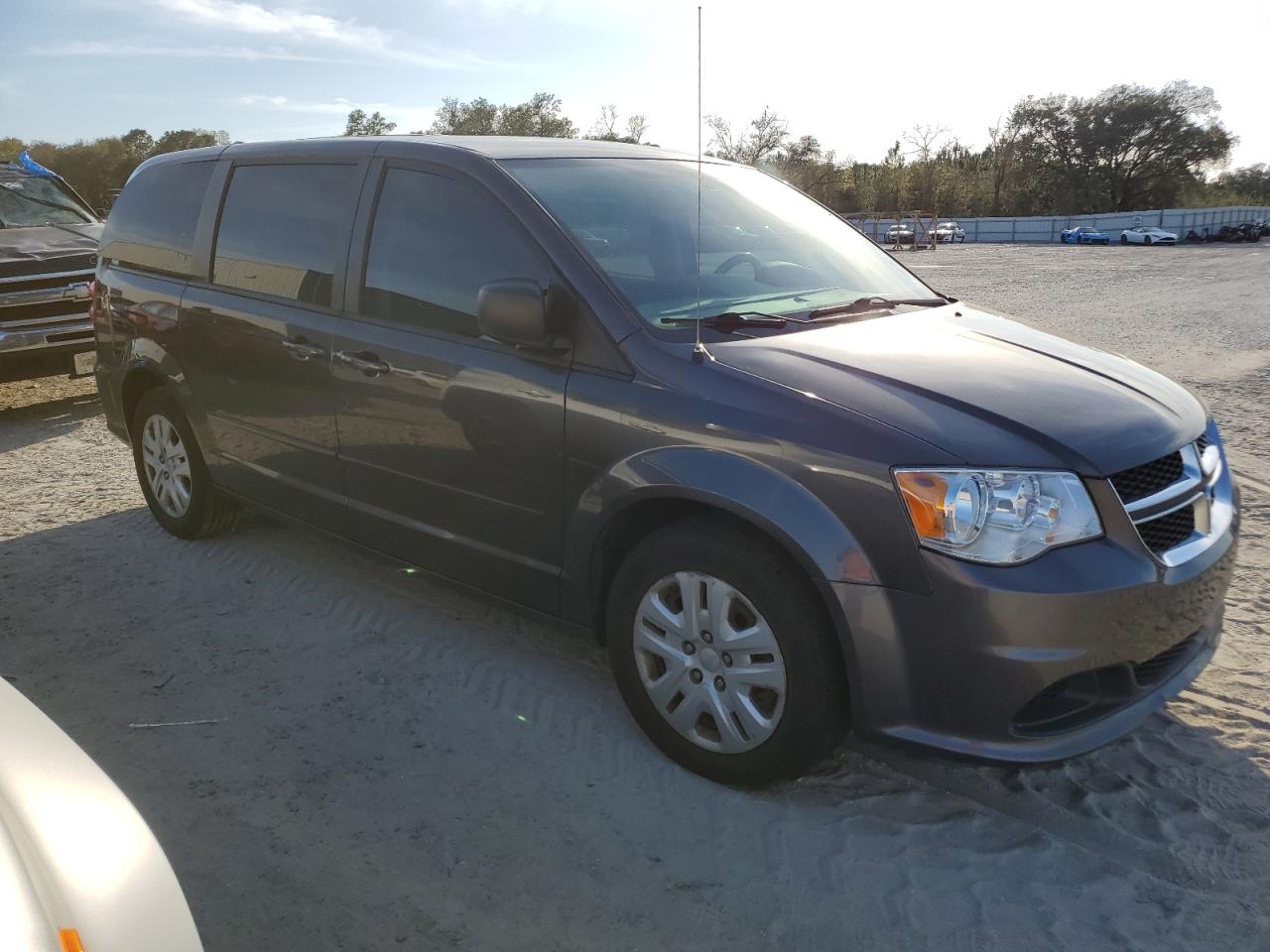 Photo 3 VIN: 2C4RDGBG8HR819483 - DODGE CARAVAN 