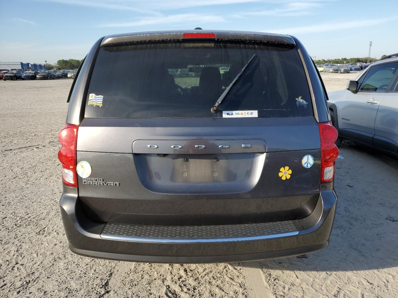 Photo 5 VIN: 2C4RDGBG8HR819483 - DODGE CARAVAN 