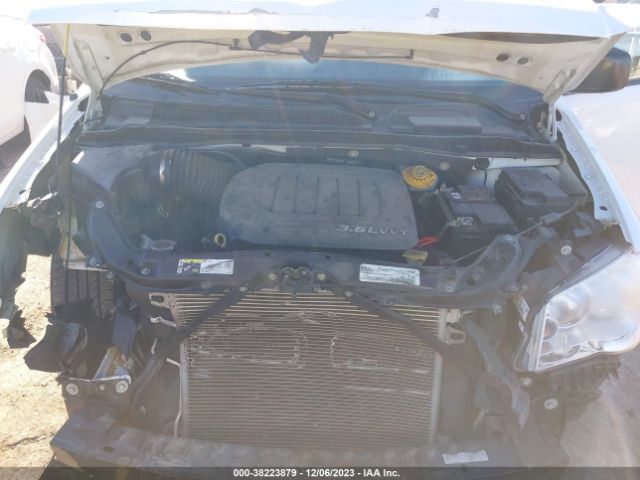 Photo 9 VIN: 2C4RDGBG8JR140948 - DODGE GRAND CARAVAN 