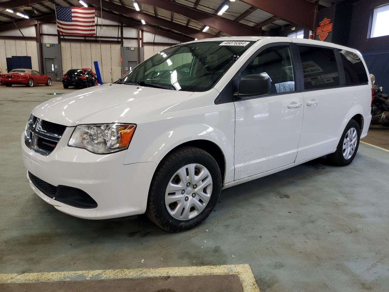 Photo 0 VIN: 2C4RDGBG8JR147897 - DODGE CARAVAN 