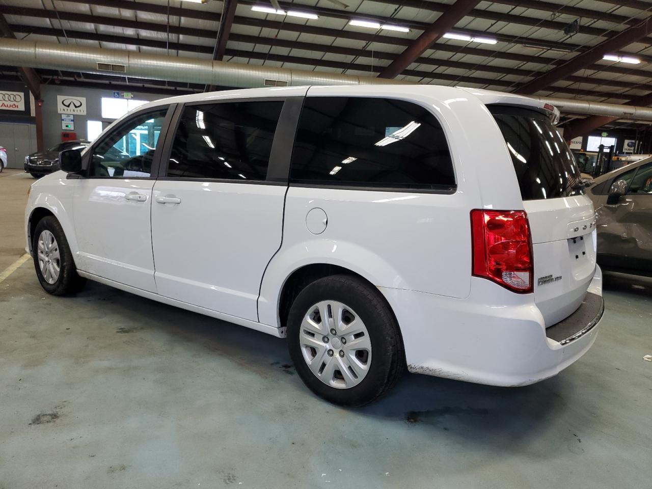 Photo 1 VIN: 2C4RDGBG8JR147897 - DODGE CARAVAN 