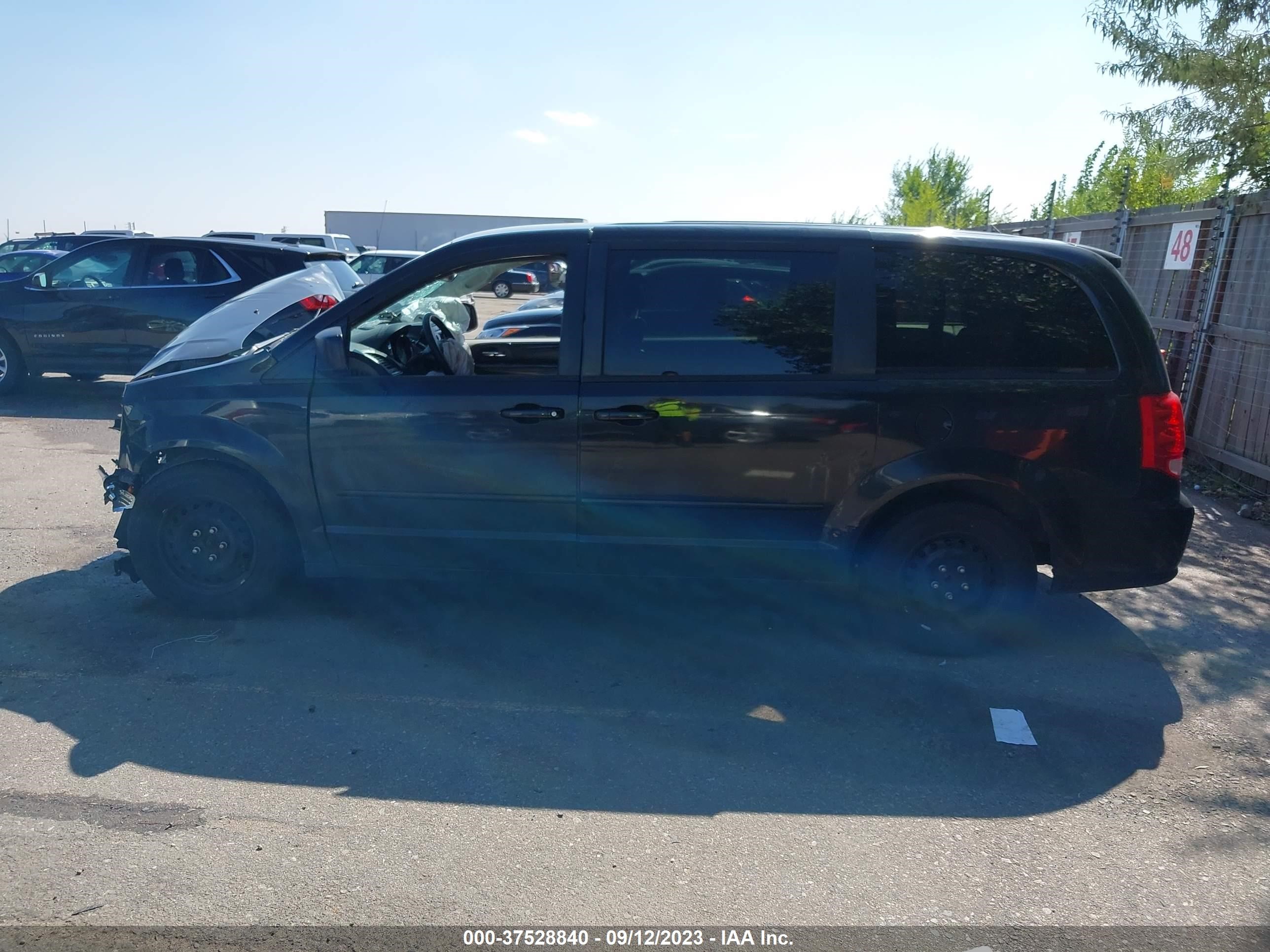 Photo 14 VIN: 2C4RDGBG9CR372851 - DODGE CARAVAN 