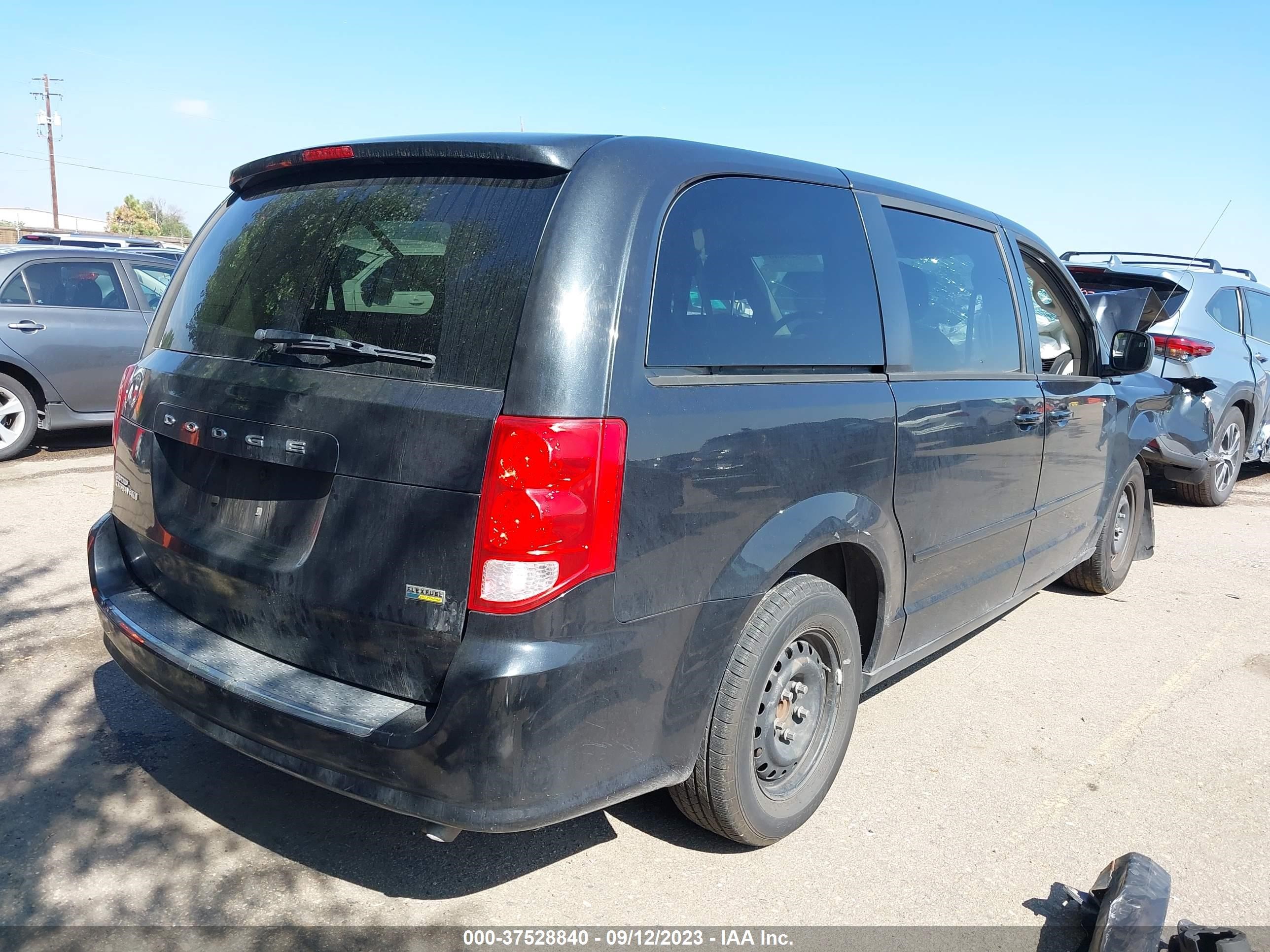 Photo 3 VIN: 2C4RDGBG9CR372851 - DODGE CARAVAN 