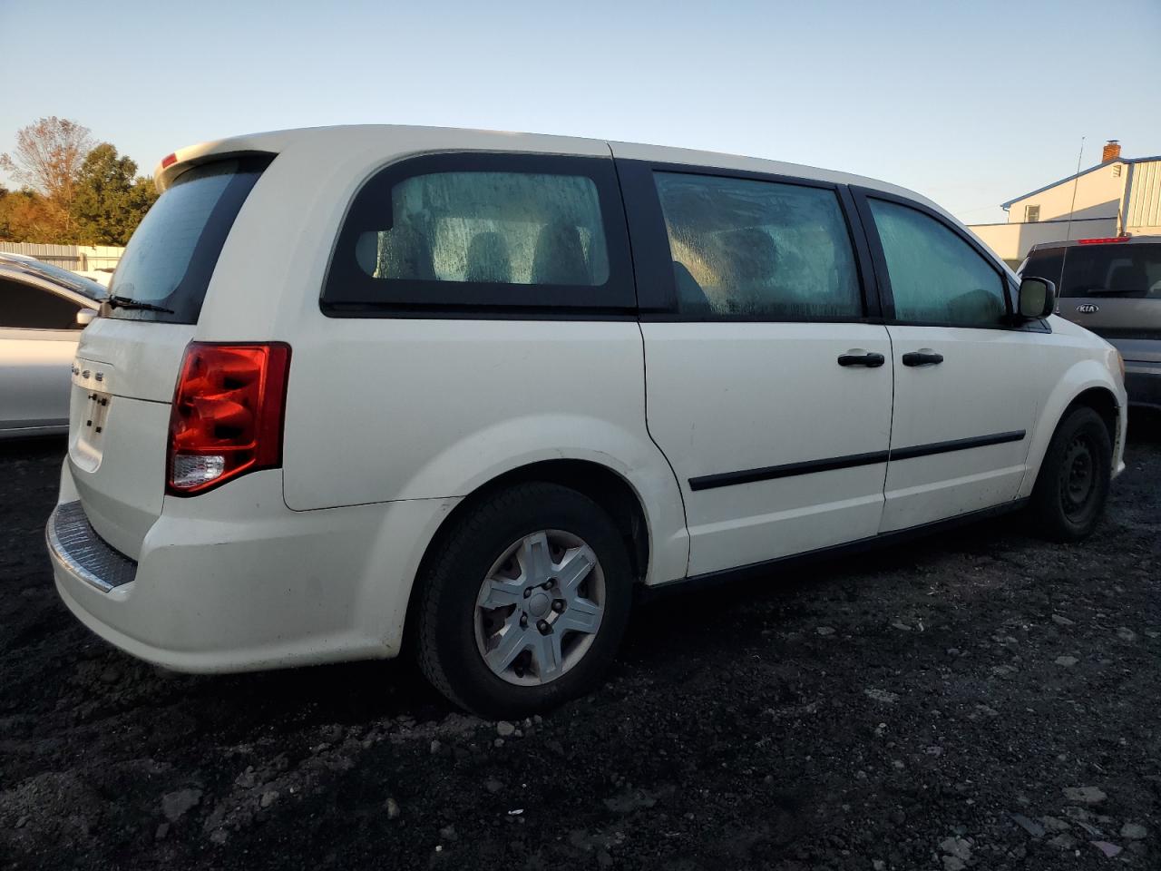 Photo 2 VIN: 2C4RDGBG9DR543776 - DODGE CARAVAN 