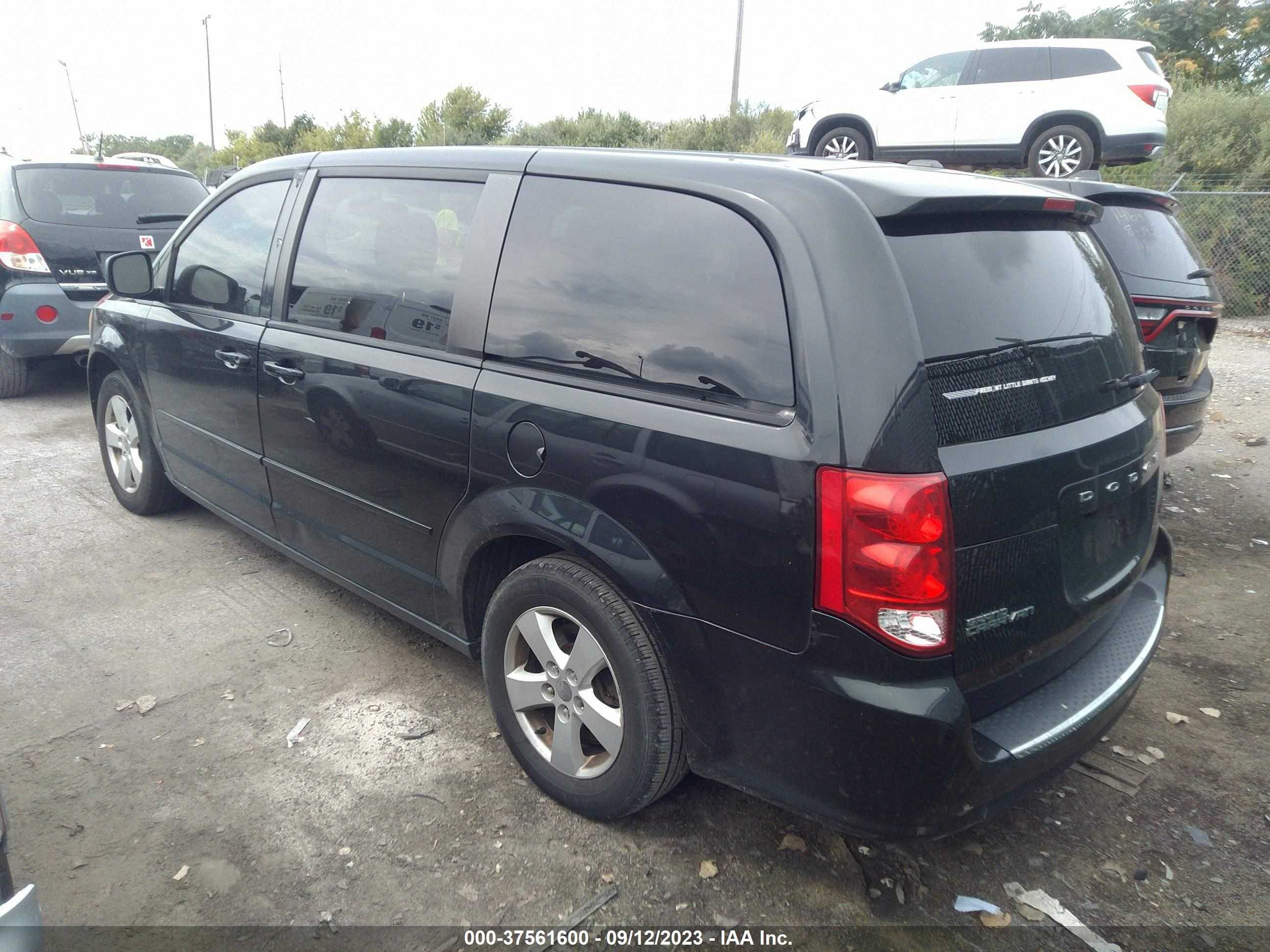 Photo 2 VIN: 2C4RDGBG9DR568399 - DODGE CARAVAN 