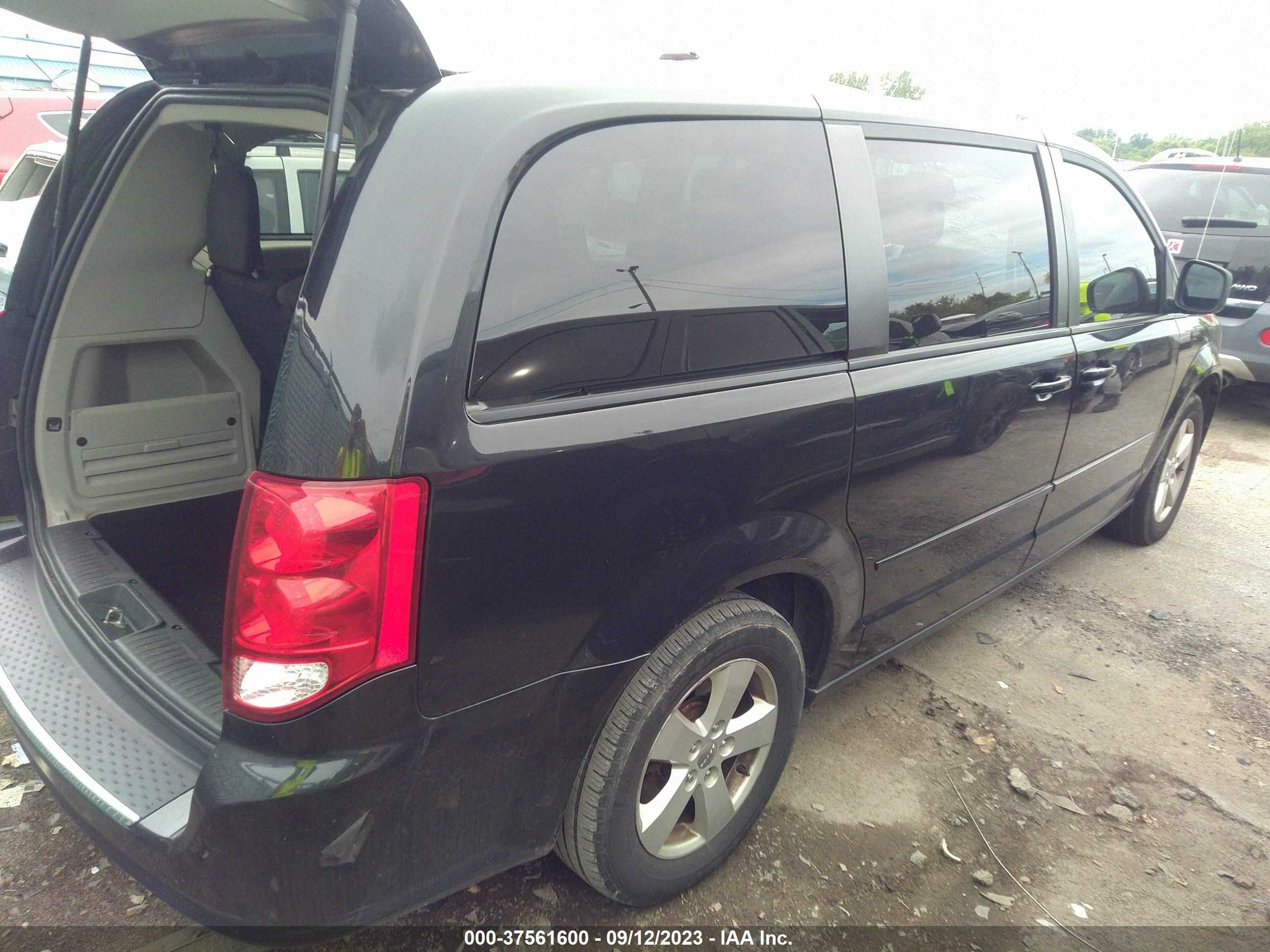 Photo 3 VIN: 2C4RDGBG9DR568399 - DODGE CARAVAN 