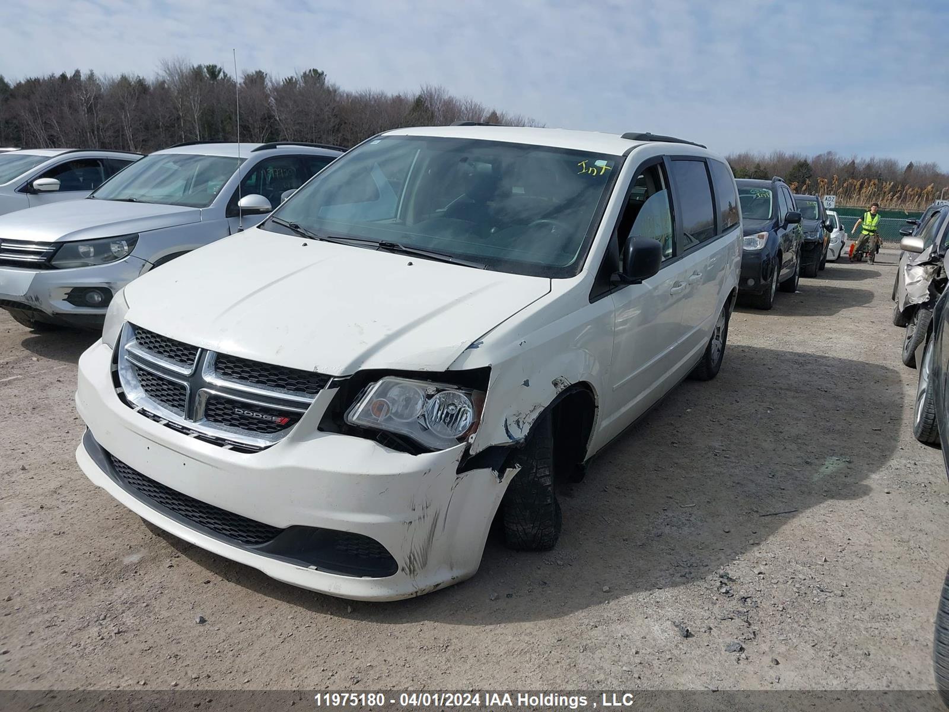 Photo 1 VIN: 2C4RDGBG9DR572727 - DODGE CARAVAN 