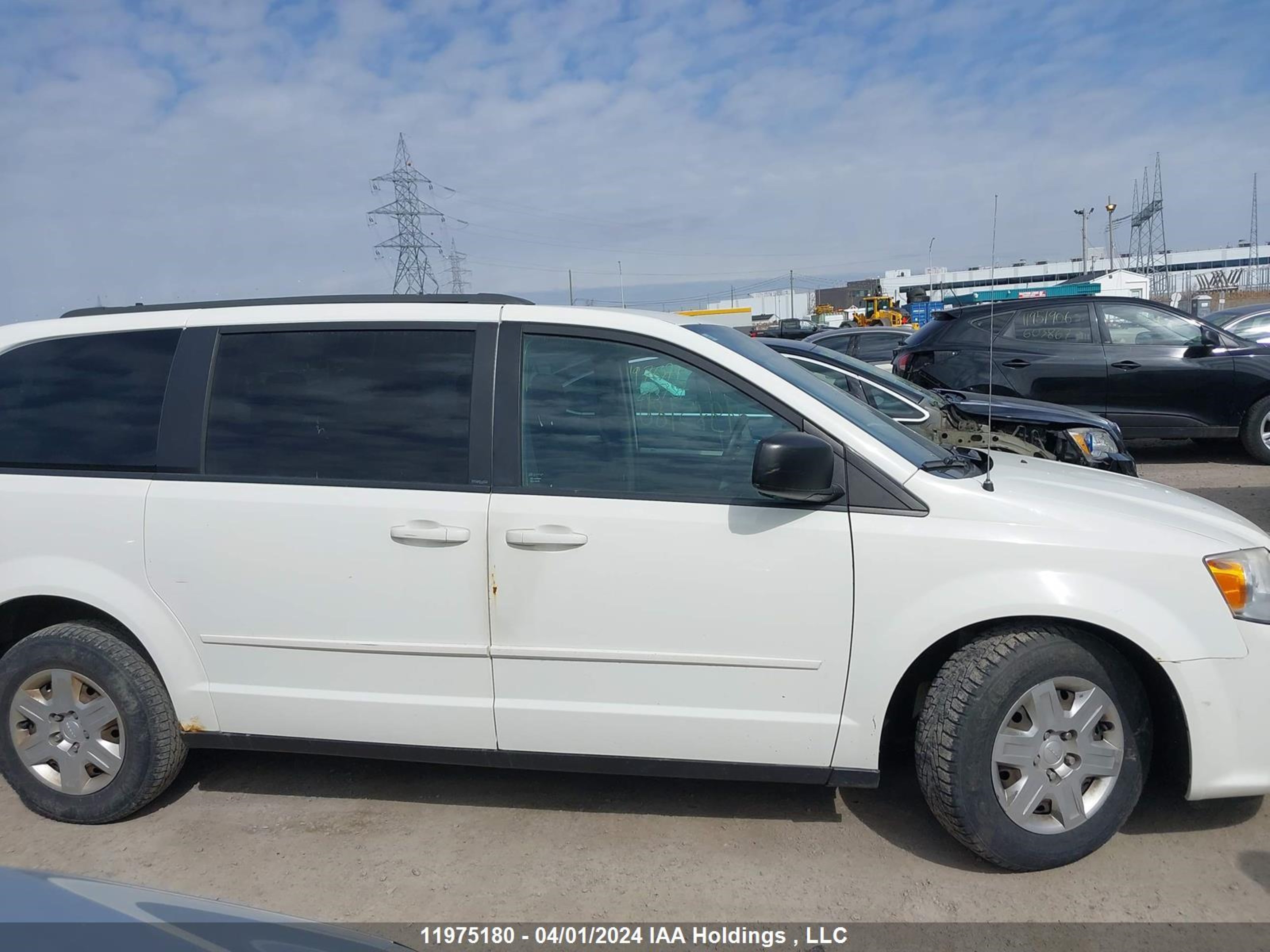 Photo 12 VIN: 2C4RDGBG9DR572727 - DODGE CARAVAN 