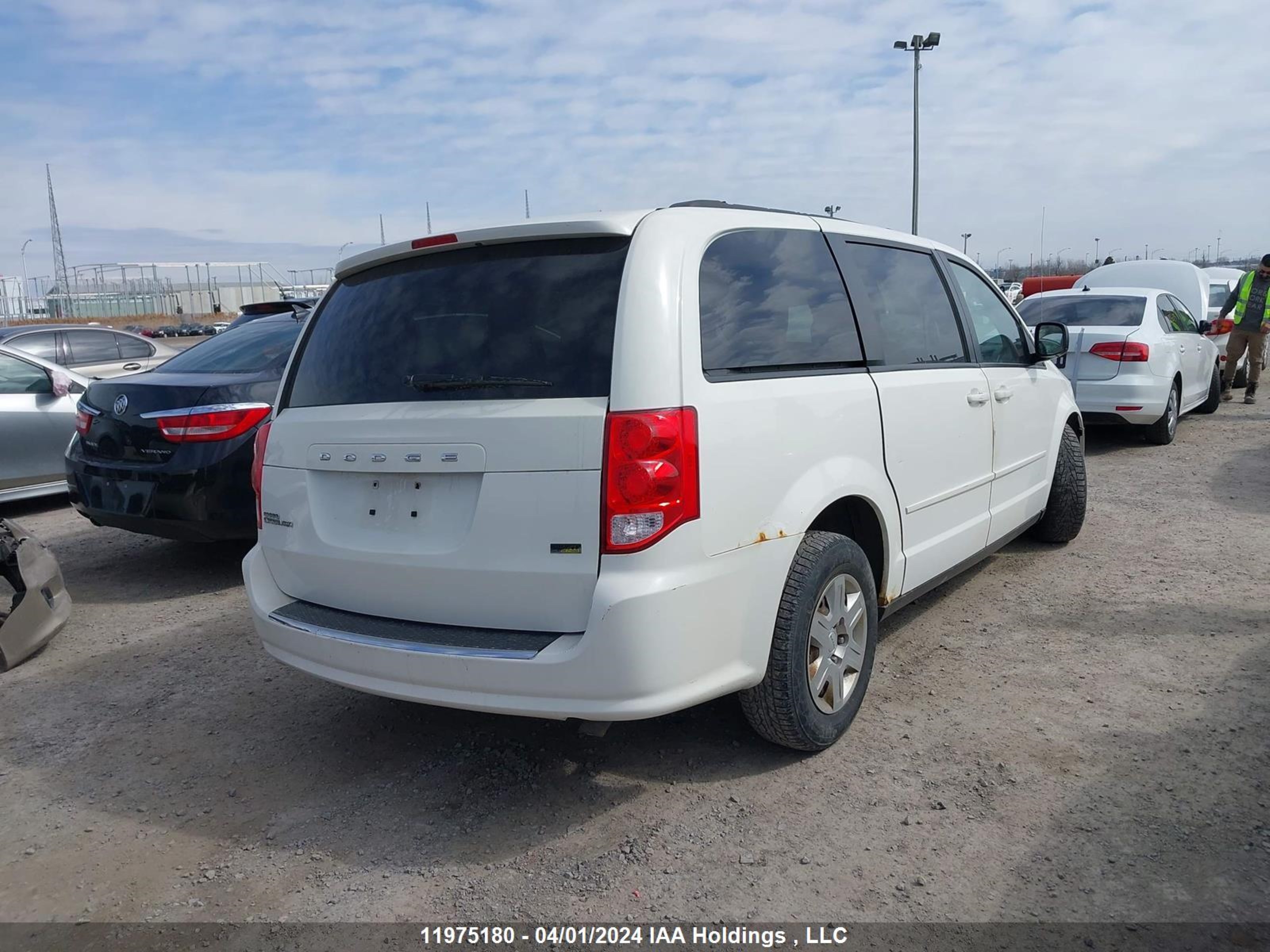 Photo 3 VIN: 2C4RDGBG9DR572727 - DODGE CARAVAN 