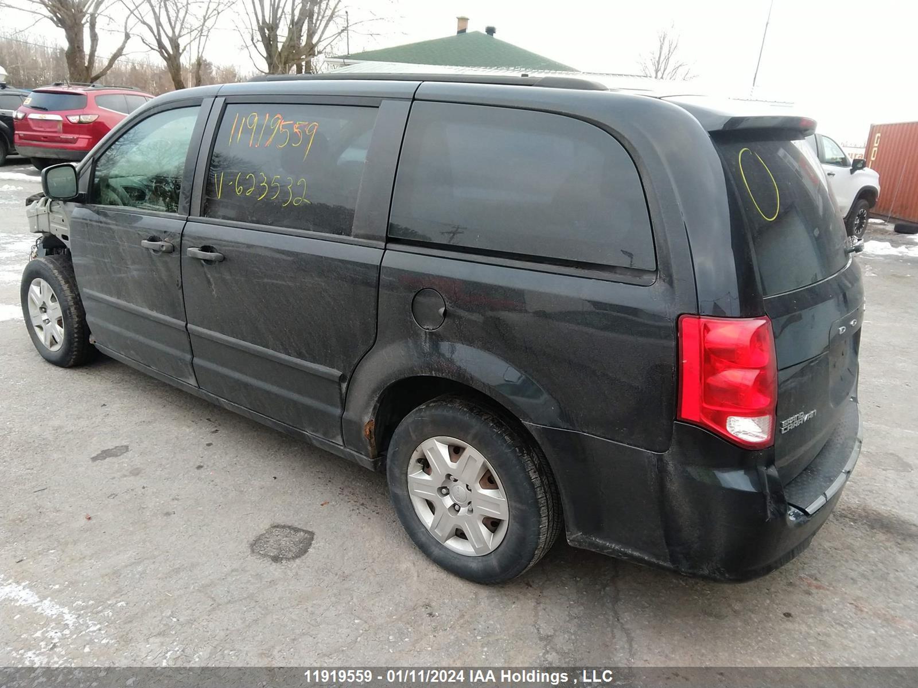 Photo 2 VIN: 2C4RDGBG9DR623532 - DODGE CARAVAN 