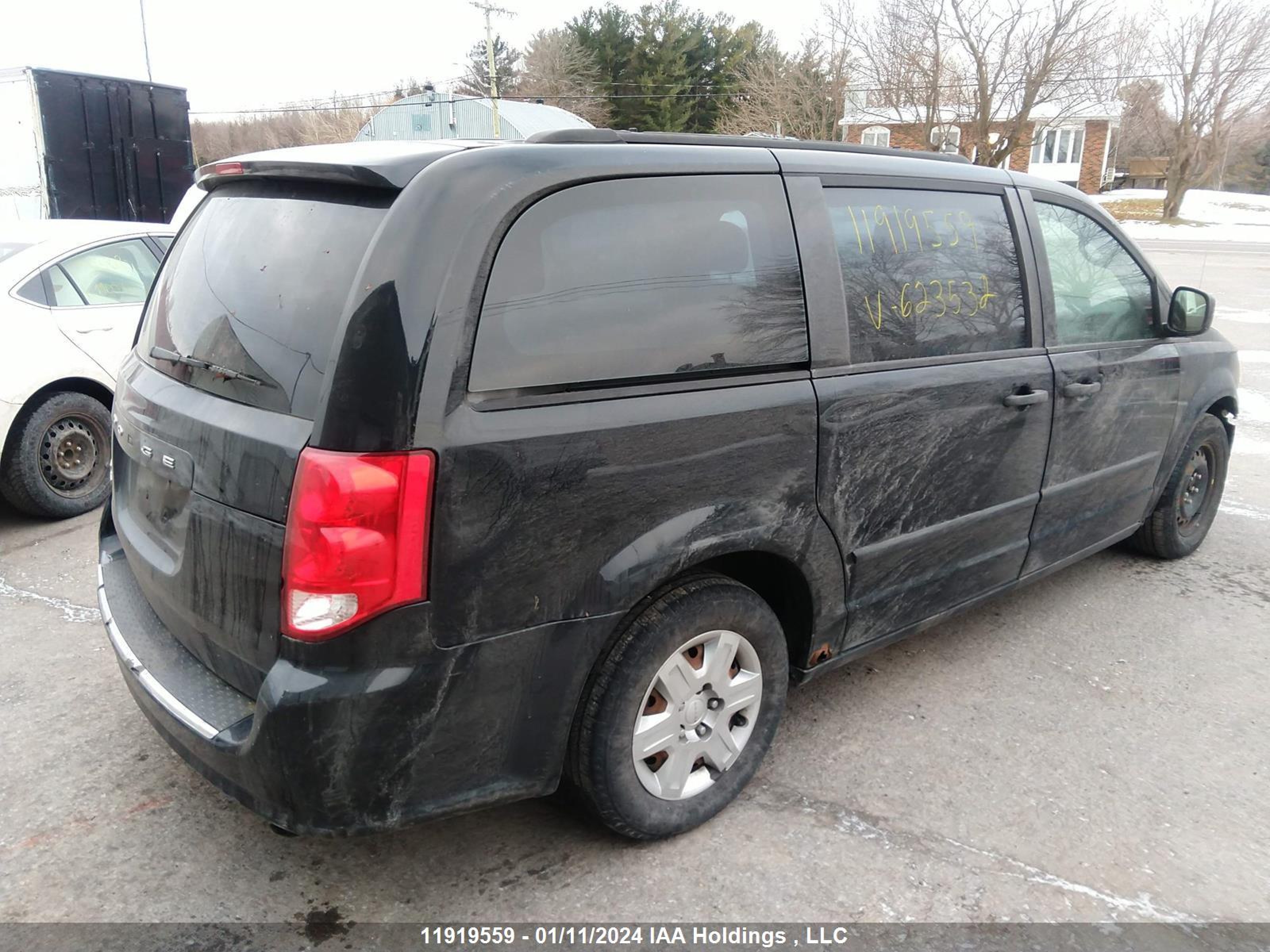 Photo 3 VIN: 2C4RDGBG9DR623532 - DODGE CARAVAN 