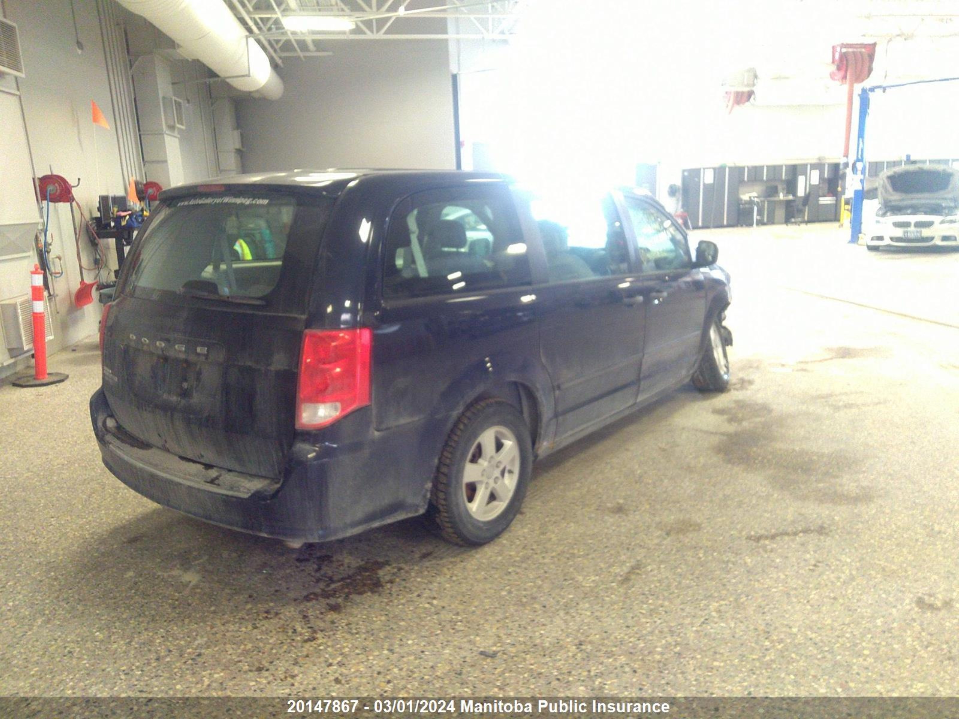 Photo 3 VIN: 2C4RDGBG9DR639892 - DODGE CARAVAN 