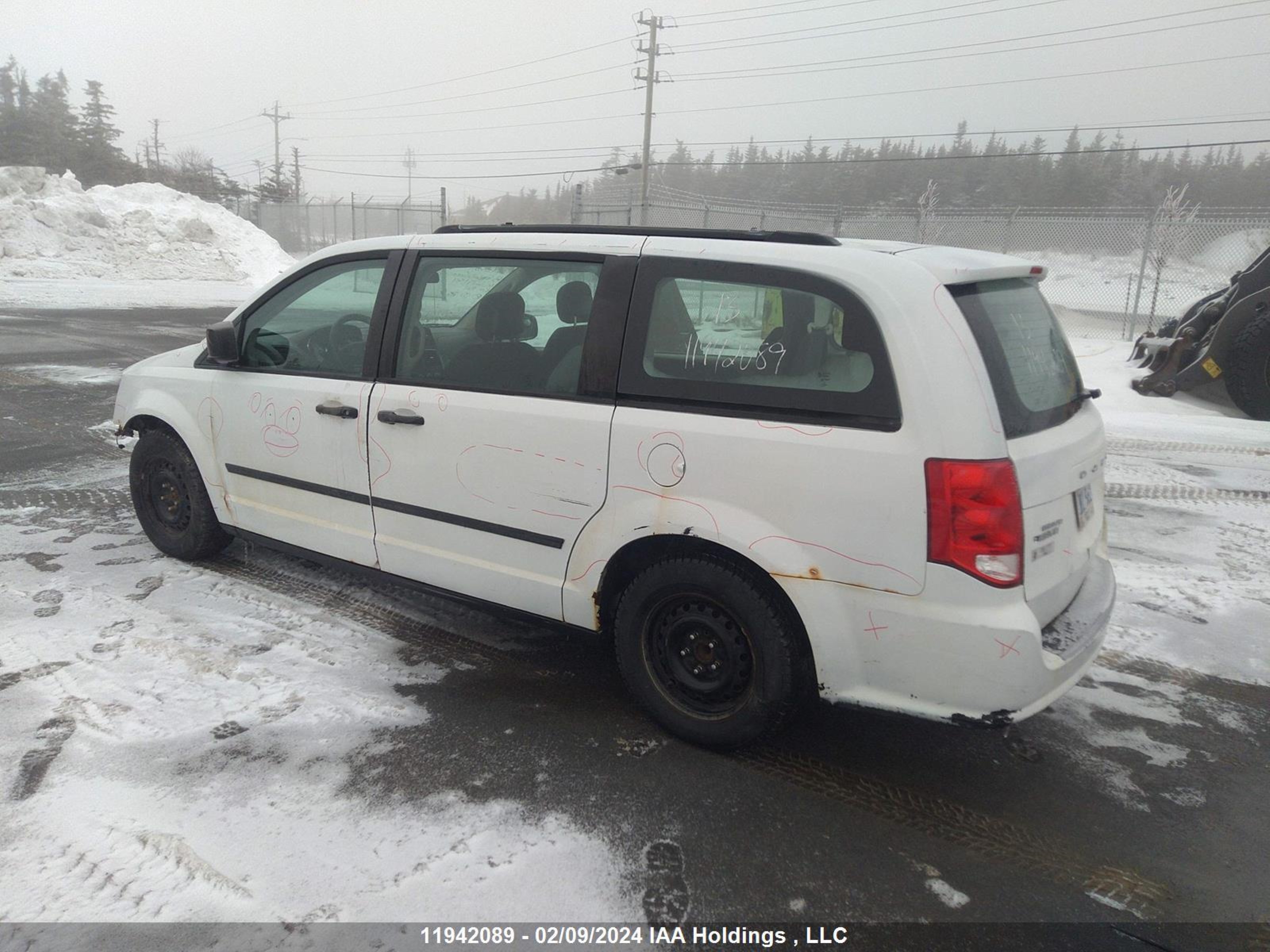 Photo 2 VIN: 2C4RDGBG9DR679194 - DODGE CARAVAN 