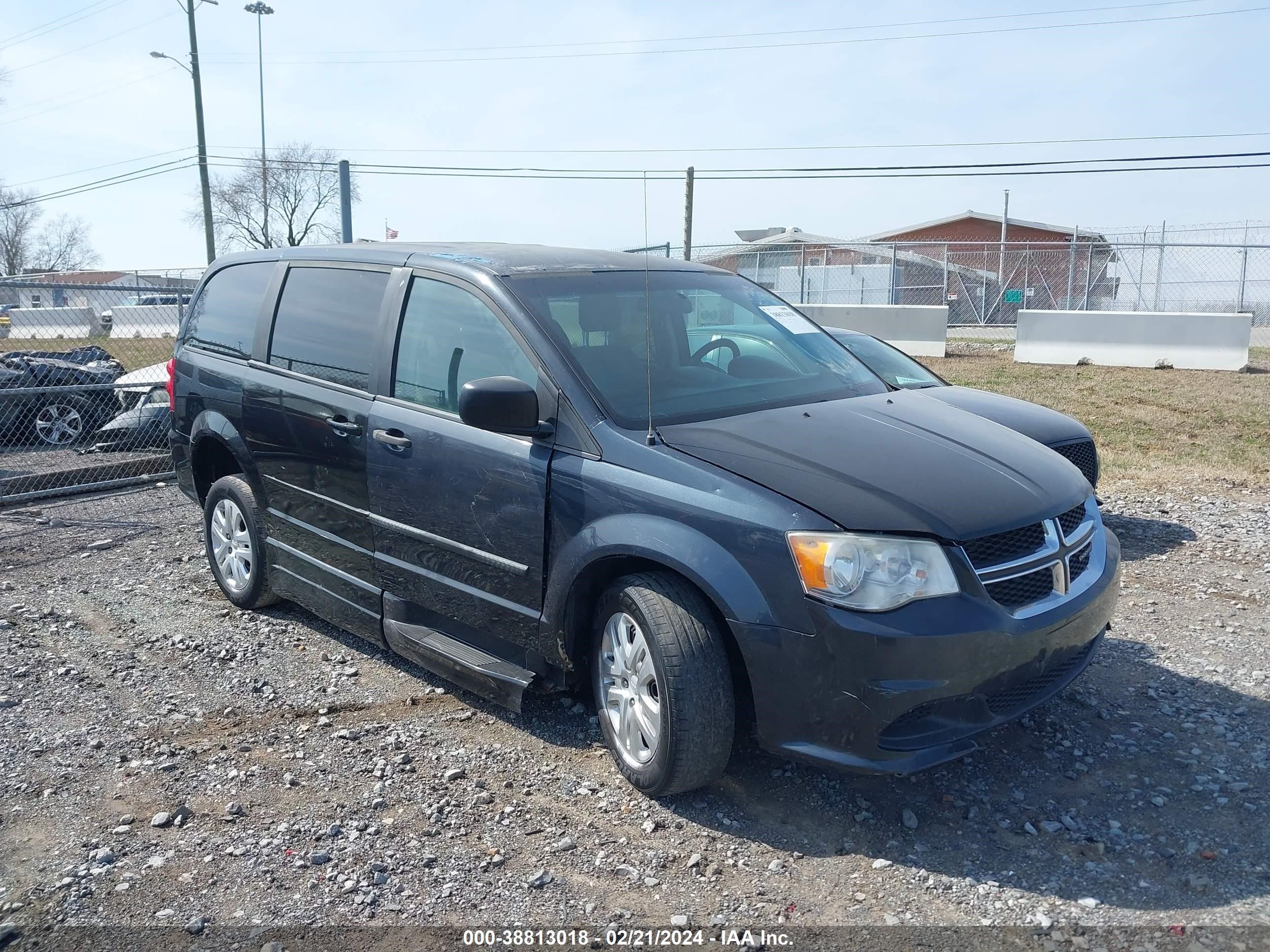 Photo 0 VIN: 2C4RDGBG9FR643251 - DODGE CARAVAN 