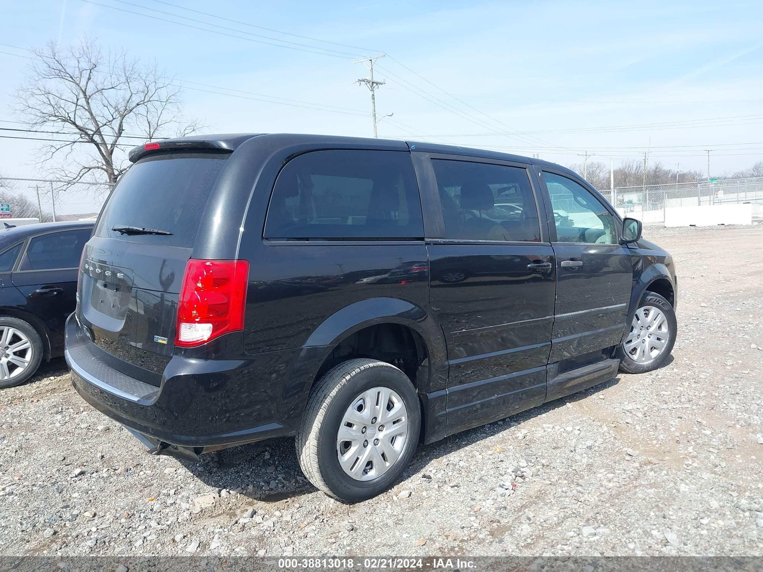 Photo 3 VIN: 2C4RDGBG9FR643251 - DODGE CARAVAN 