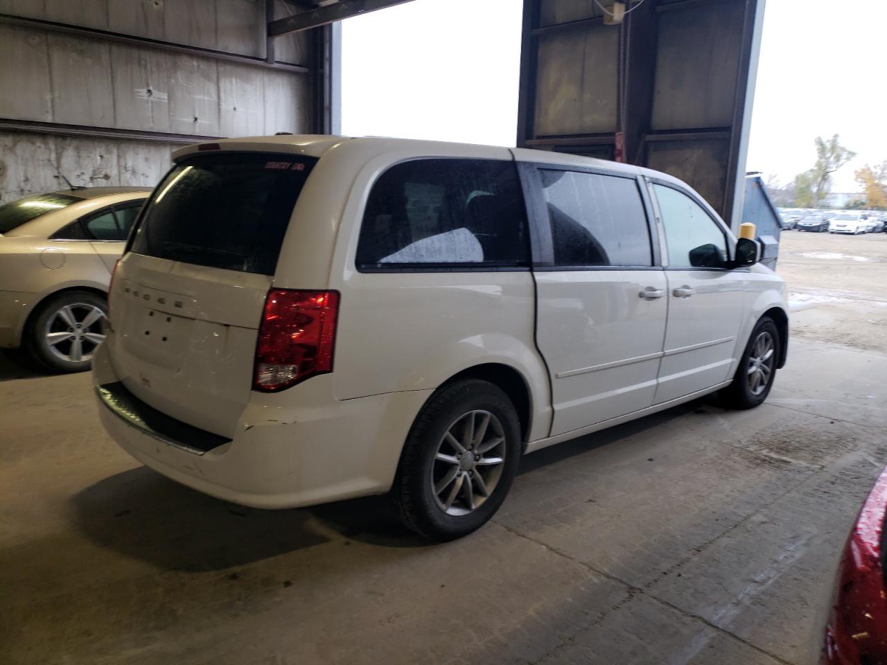 Photo 2 VIN: 2C4RDGBG9FR690960 - DODGE CARAVAN 