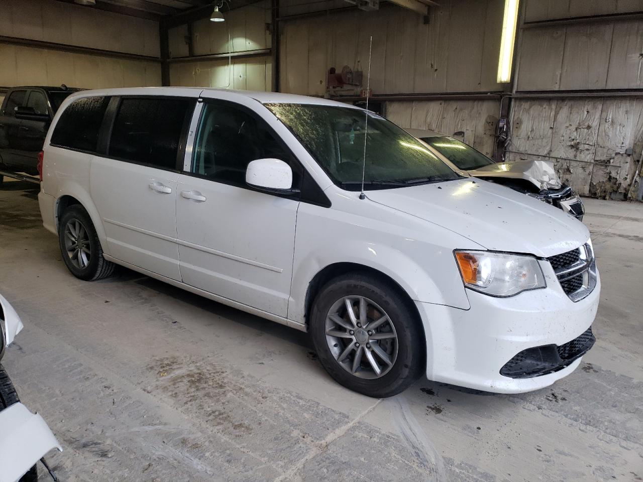 Photo 3 VIN: 2C4RDGBG9FR690960 - DODGE CARAVAN 