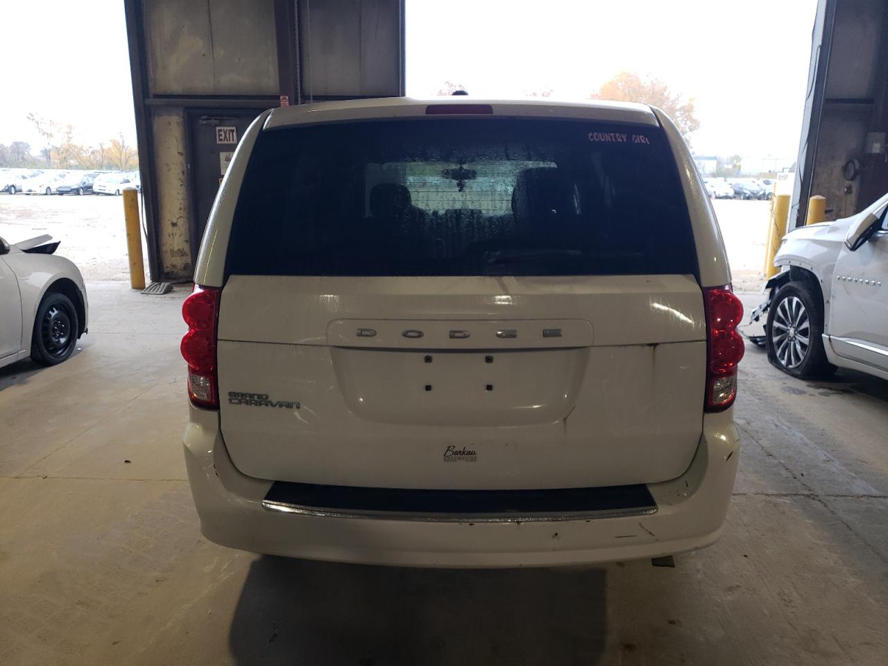 Photo 5 VIN: 2C4RDGBG9FR690960 - DODGE CARAVAN 