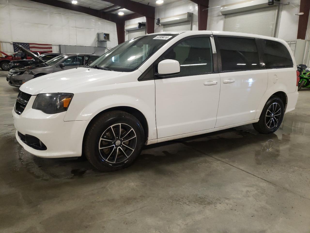 Photo 0 VIN: 2C4RDGBG9JR138271 - DODGE CARAVAN 