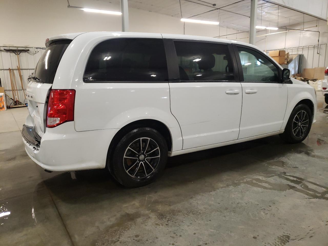 Photo 2 VIN: 2C4RDGBG9JR138271 - DODGE CARAVAN 