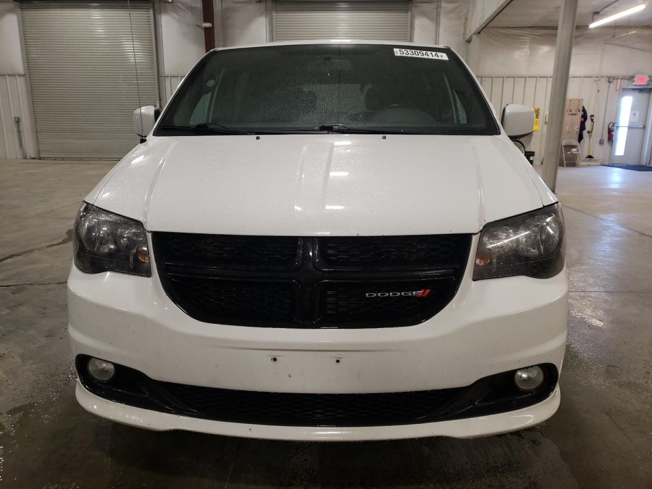 Photo 4 VIN: 2C4RDGBG9JR138271 - DODGE CARAVAN 