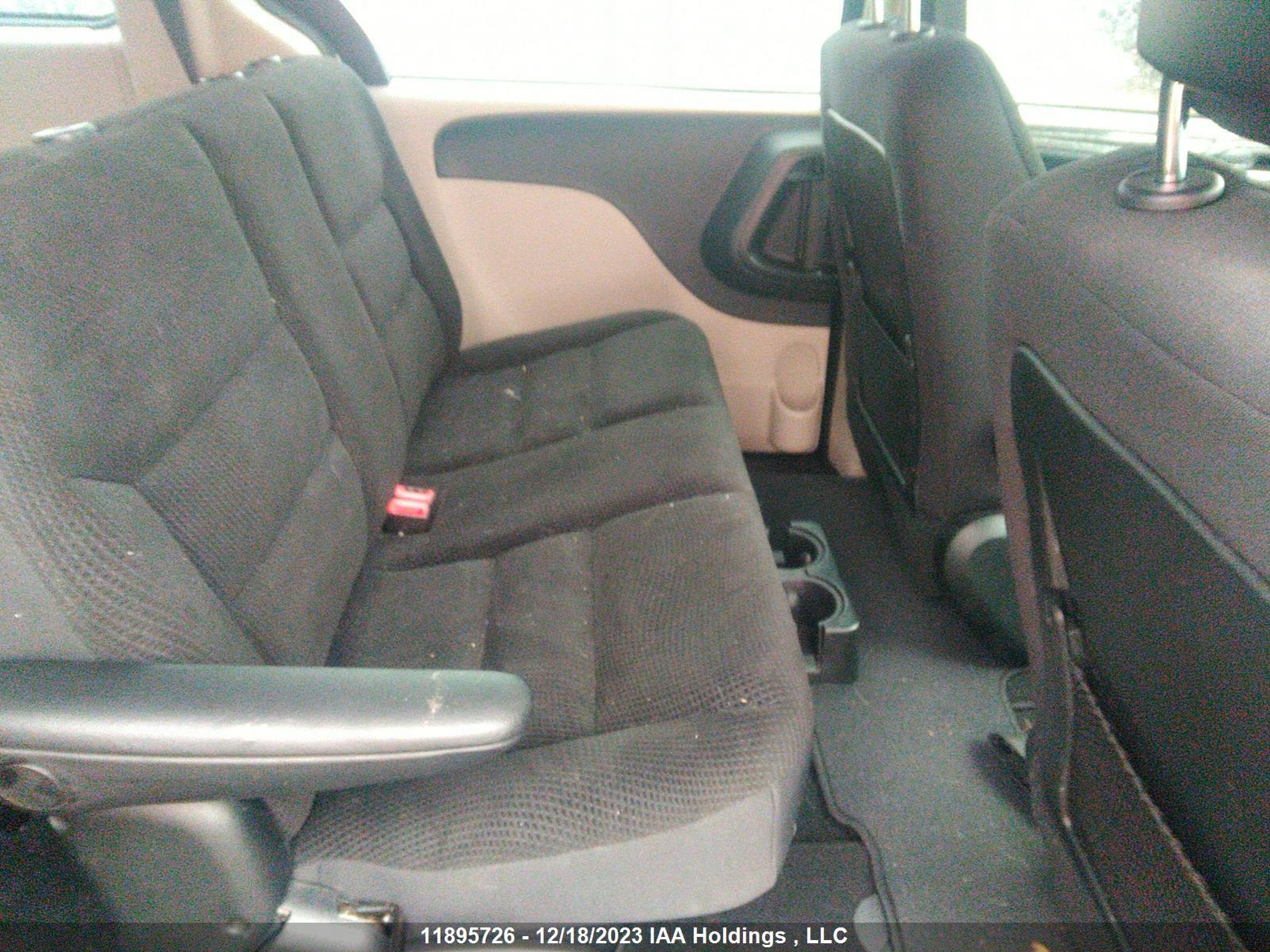 Photo 7 VIN: 2C4RDGBG9KR573793 - DODGE CARAVAN 