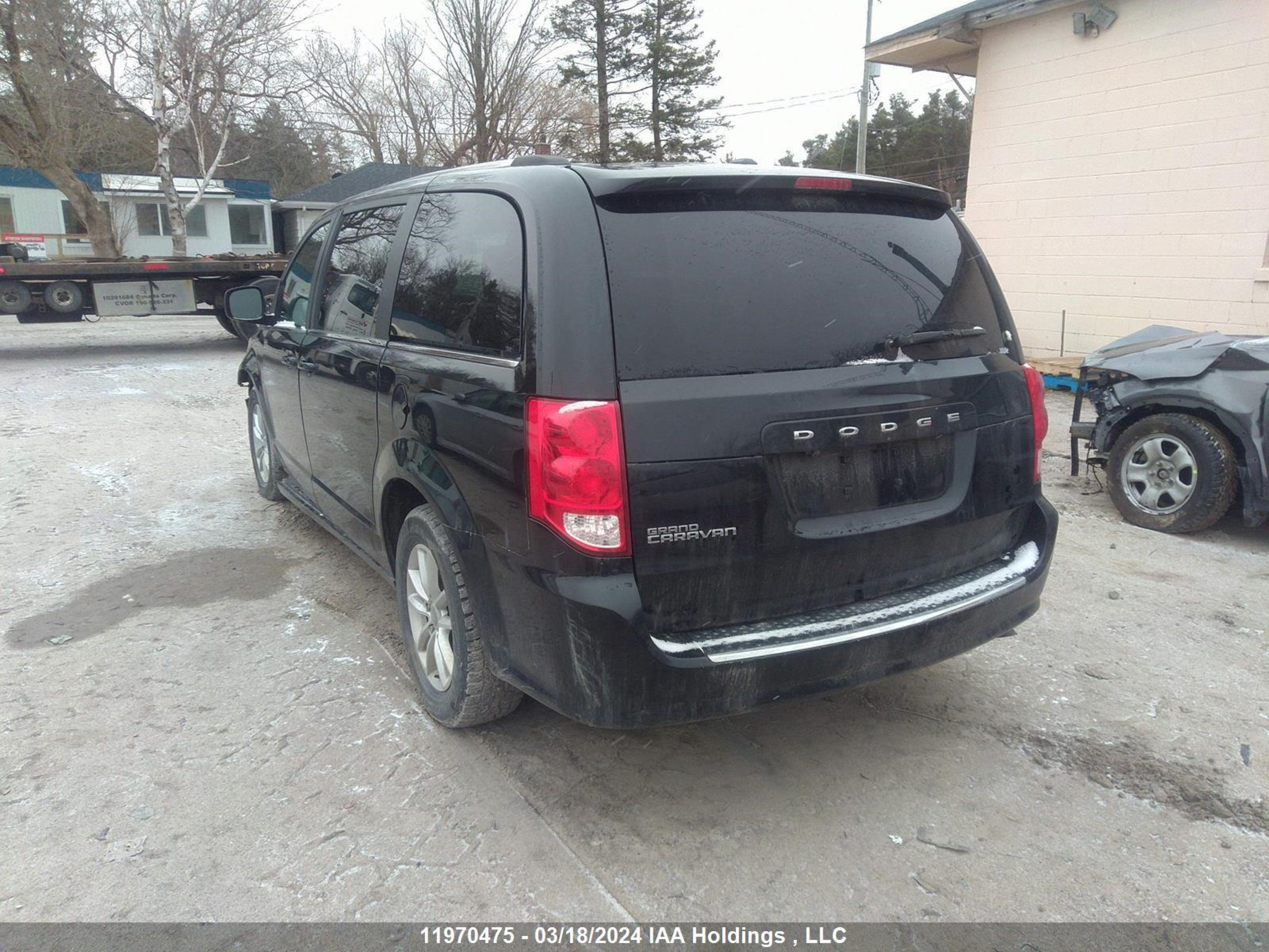 Photo 2 VIN: 2C4RDGBG9KR719030 - DODGE CARAVAN 