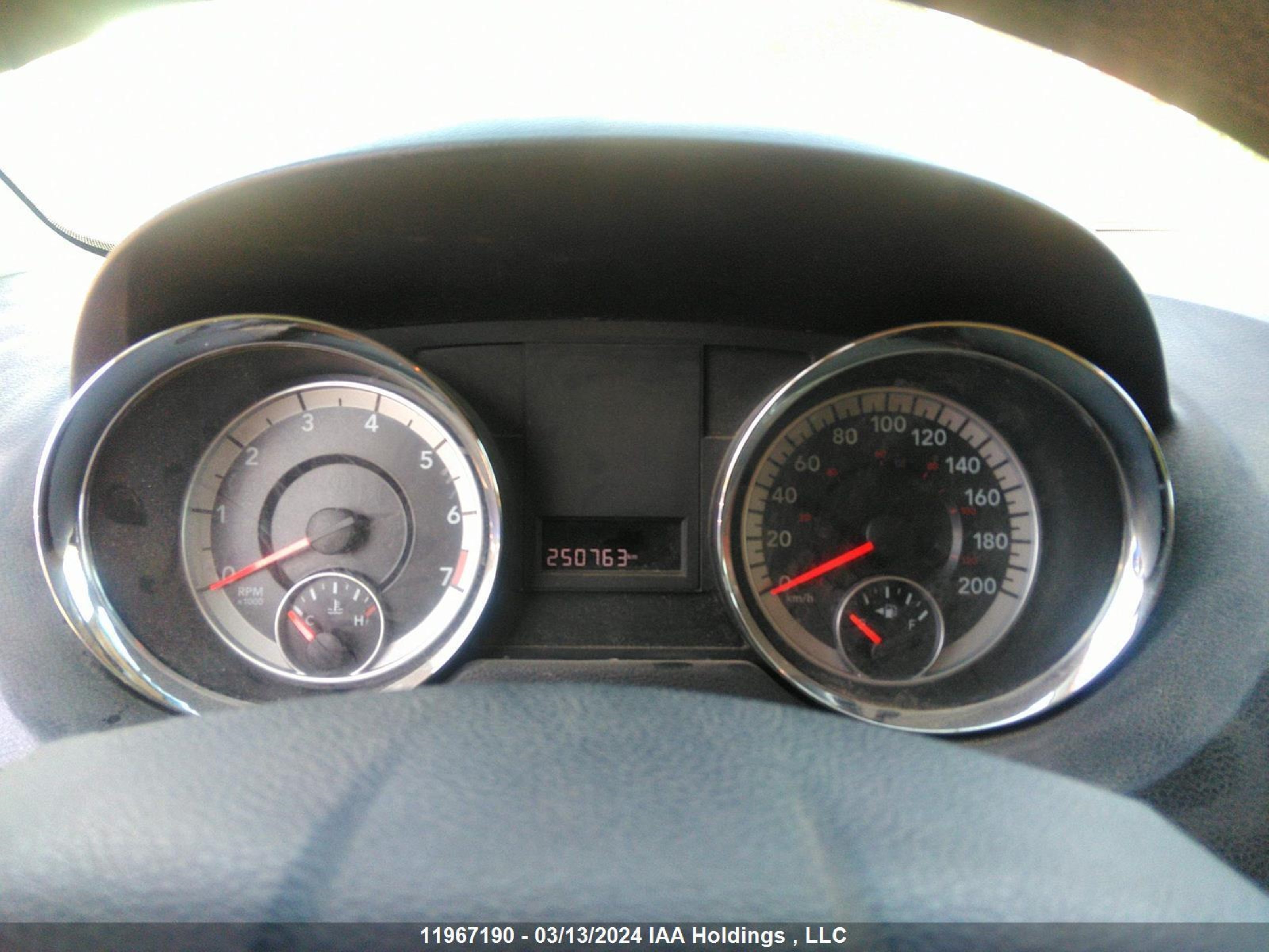 Photo 14 VIN: 2C4RDGBGXCR102611 - DODGE CARAVAN 